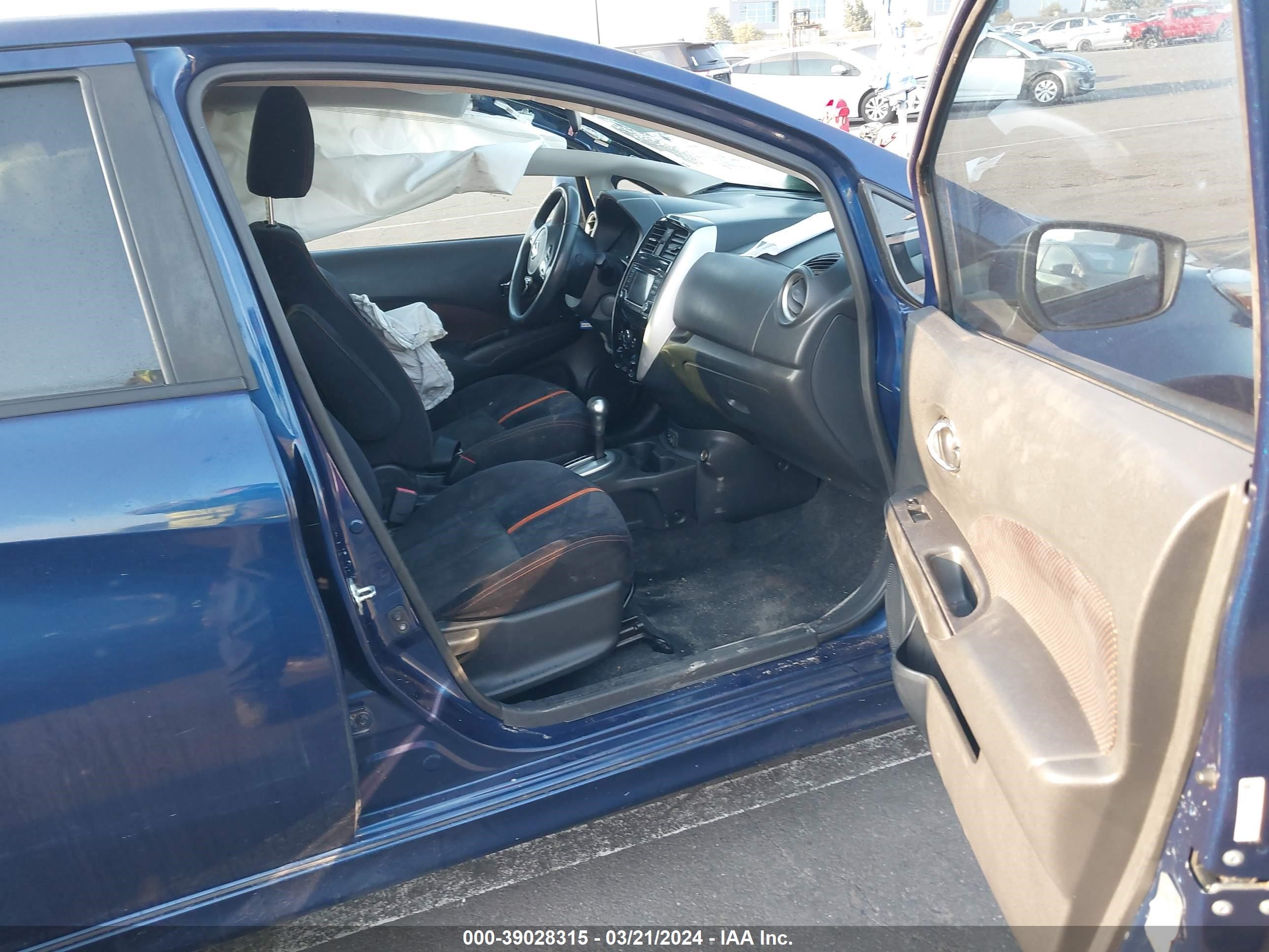 Photo 4 VIN: 3N1CE2CP2JL356623 - NISSAN VERSA 