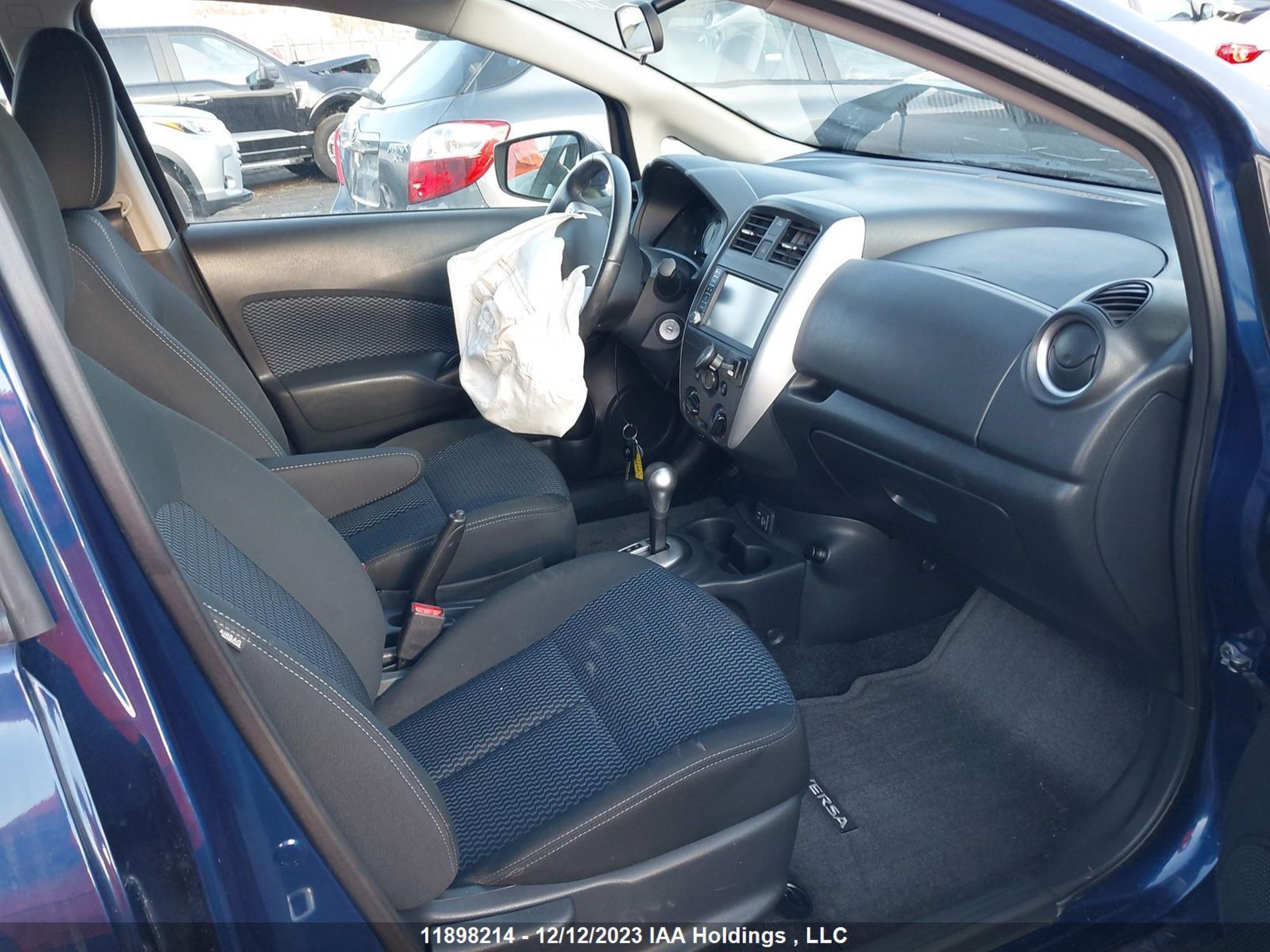 Photo 4 VIN: 3N1CE2CP2KL363038 - NISSAN VERSA 