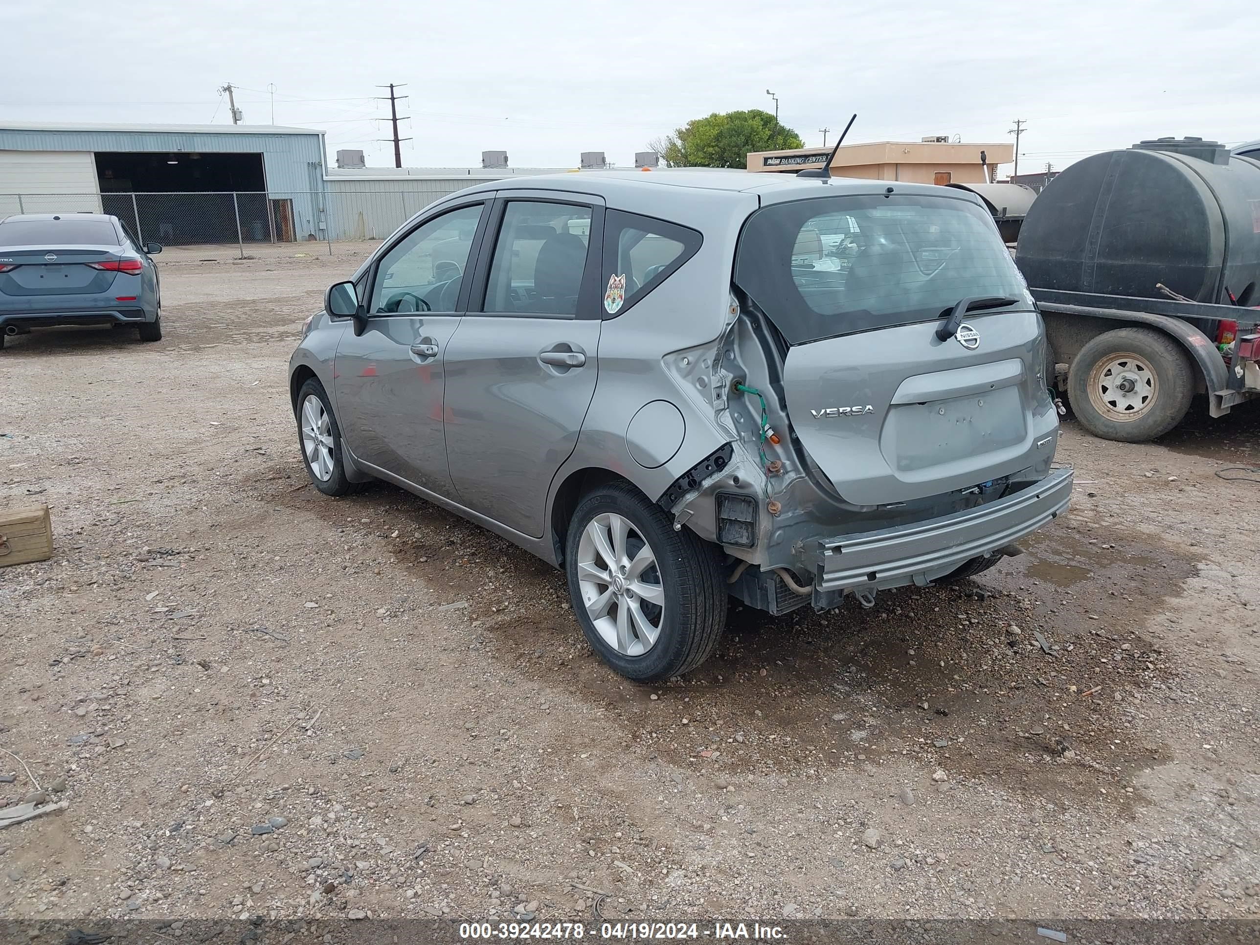 Photo 2 VIN: 3N1CE2CP4EL432672 - NISSAN VERSA 