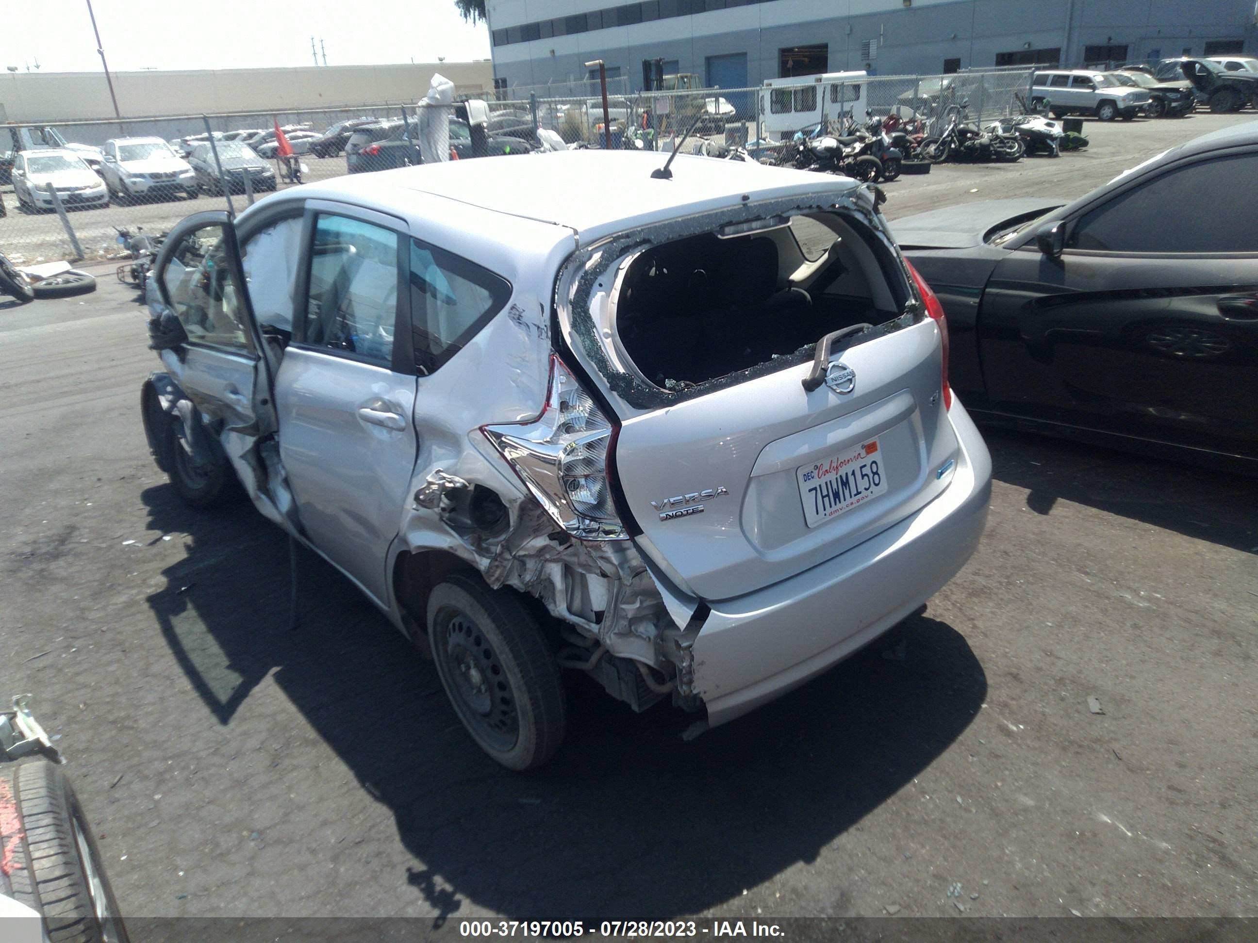 Photo 2 VIN: 3N1CE2CP4FL388383 - NISSAN VERSA 