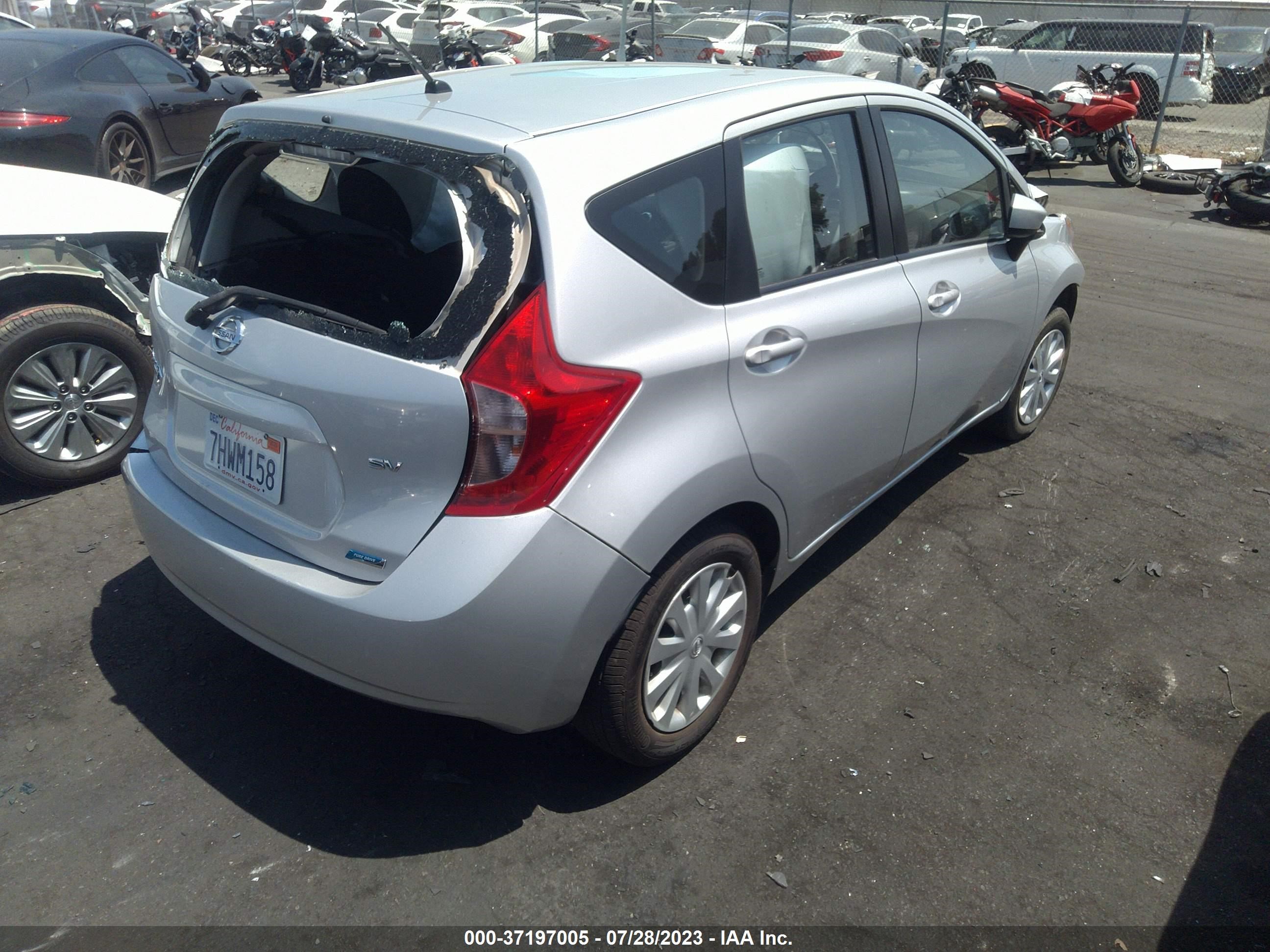 Photo 3 VIN: 3N1CE2CP4FL388383 - NISSAN VERSA 