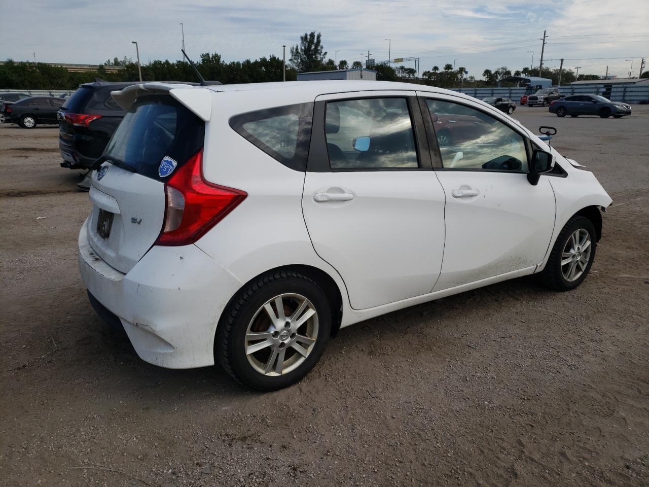 Photo 2 VIN: 3N1CE2CP4HL368234 - NISSAN VERSA 