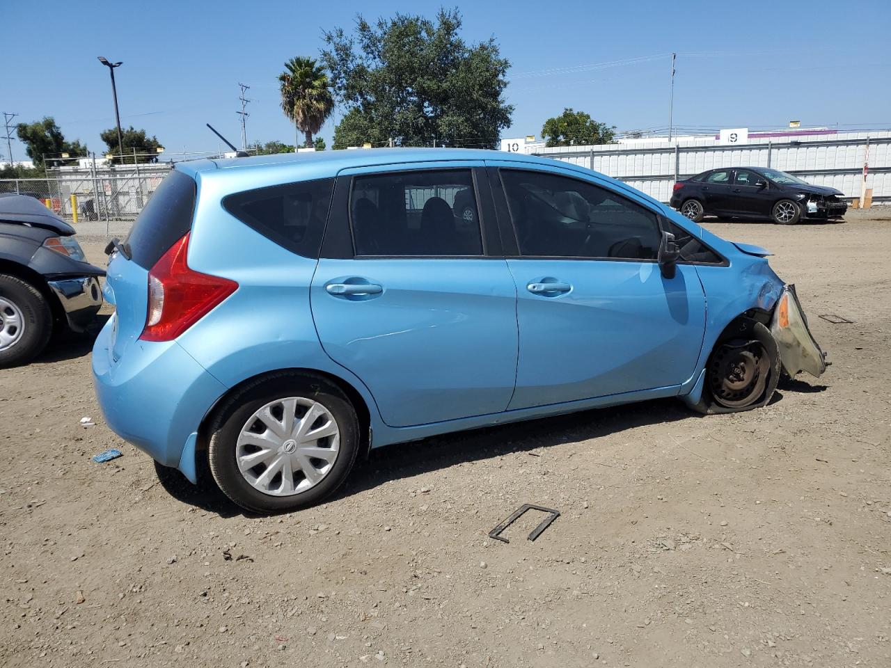 Photo 2 VIN: 3N1CE2CP5EL433541 - NISSAN VERSA 