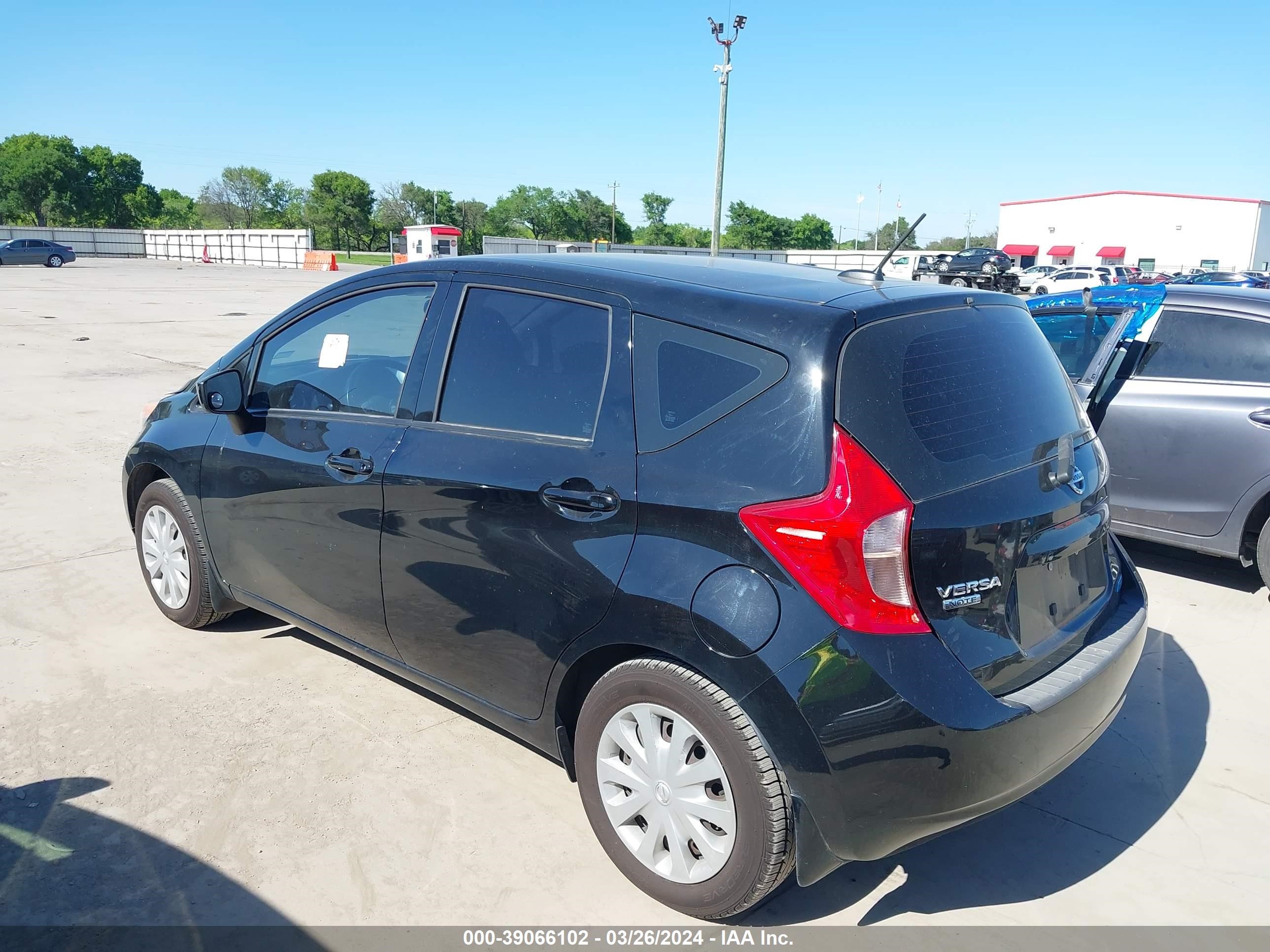 Photo 2 VIN: 3N1CE2CP5FL388411 - NISSAN VERSA 