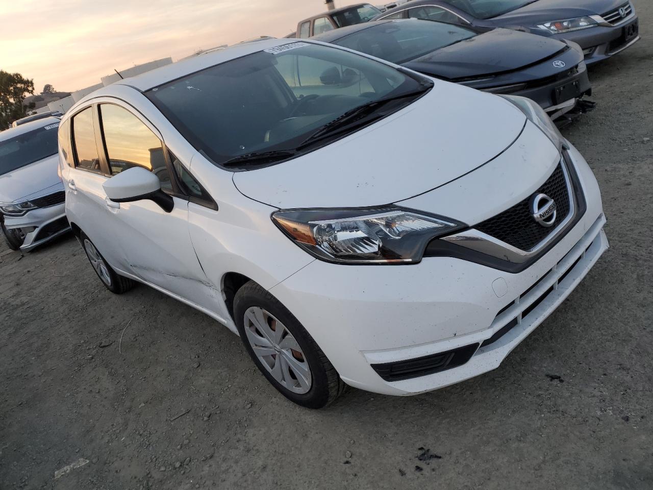 Photo 3 VIN: 3N1CE2CP5JL364974 - NISSAN VERSA 