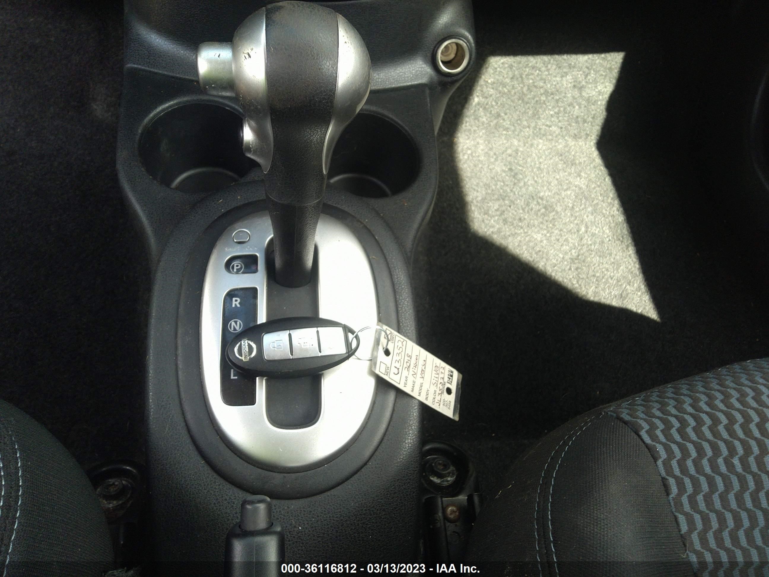 Photo 10 VIN: 3N1CE2CP6JL353272 - NISSAN VERSA 