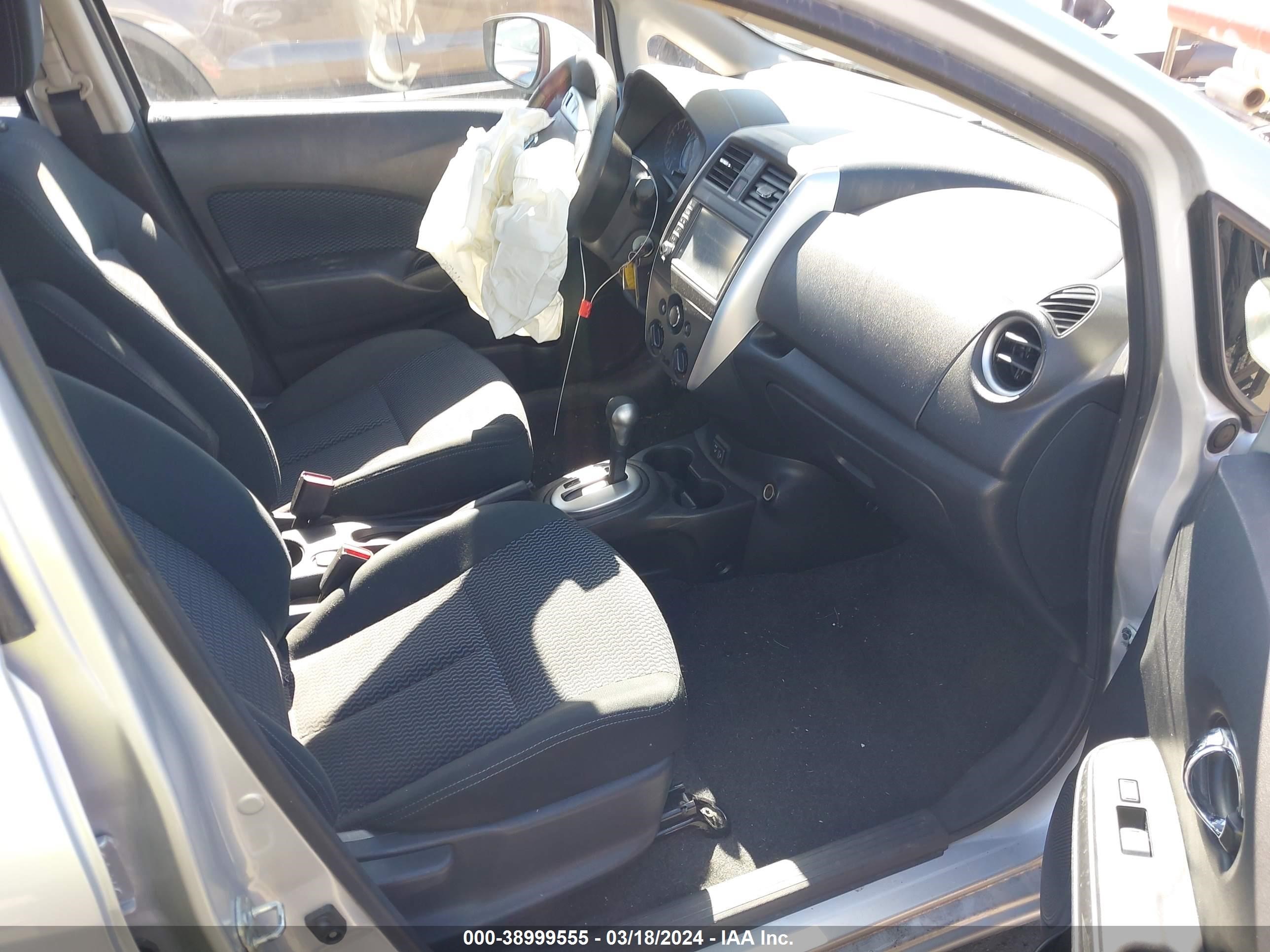 Photo 4 VIN: 3N1CE2CP6KL363320 - NISSAN VERSA 