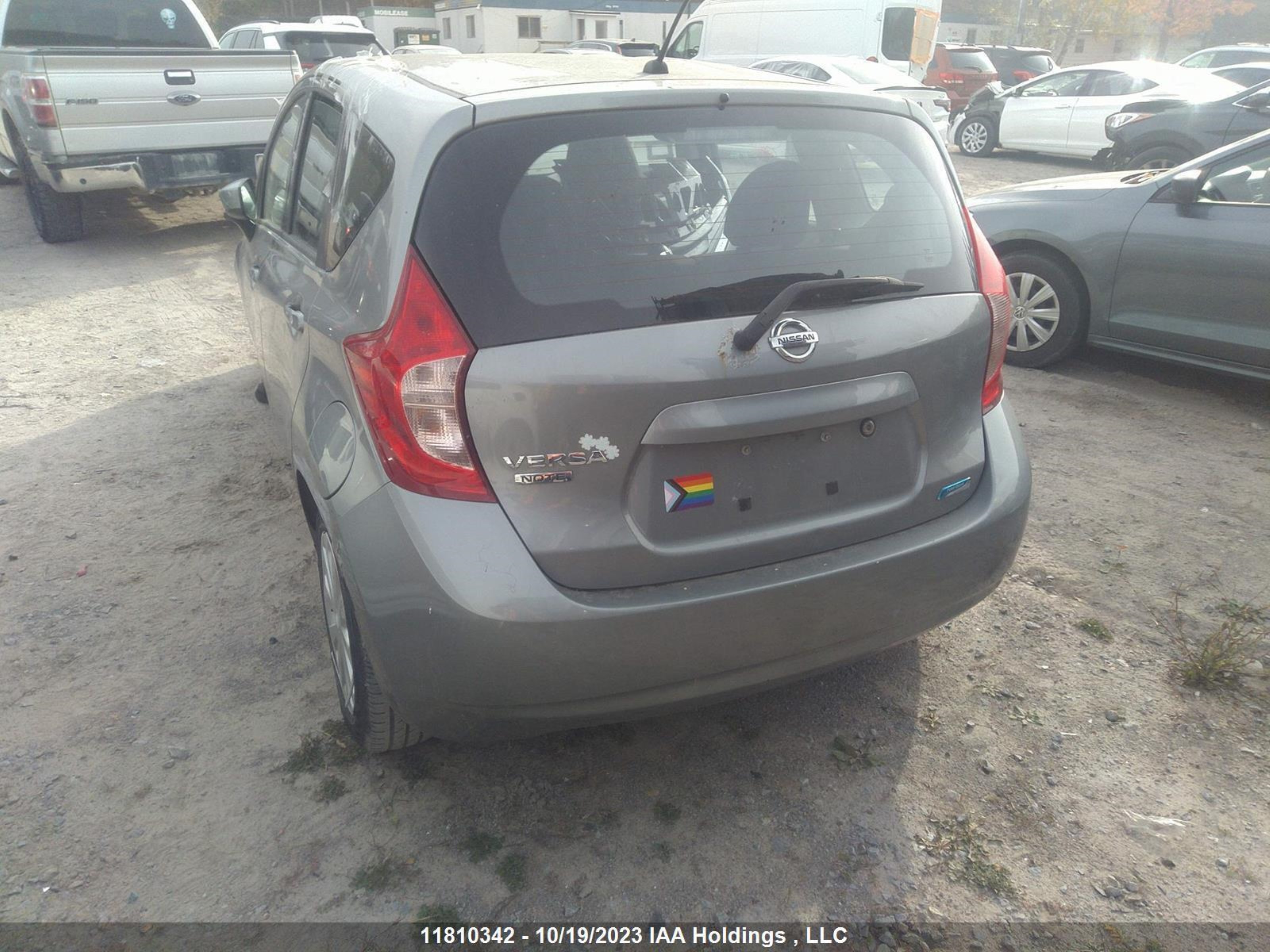 Photo 2 VIN: 3N1CE2CP7FL413633 - NISSAN VERSA 