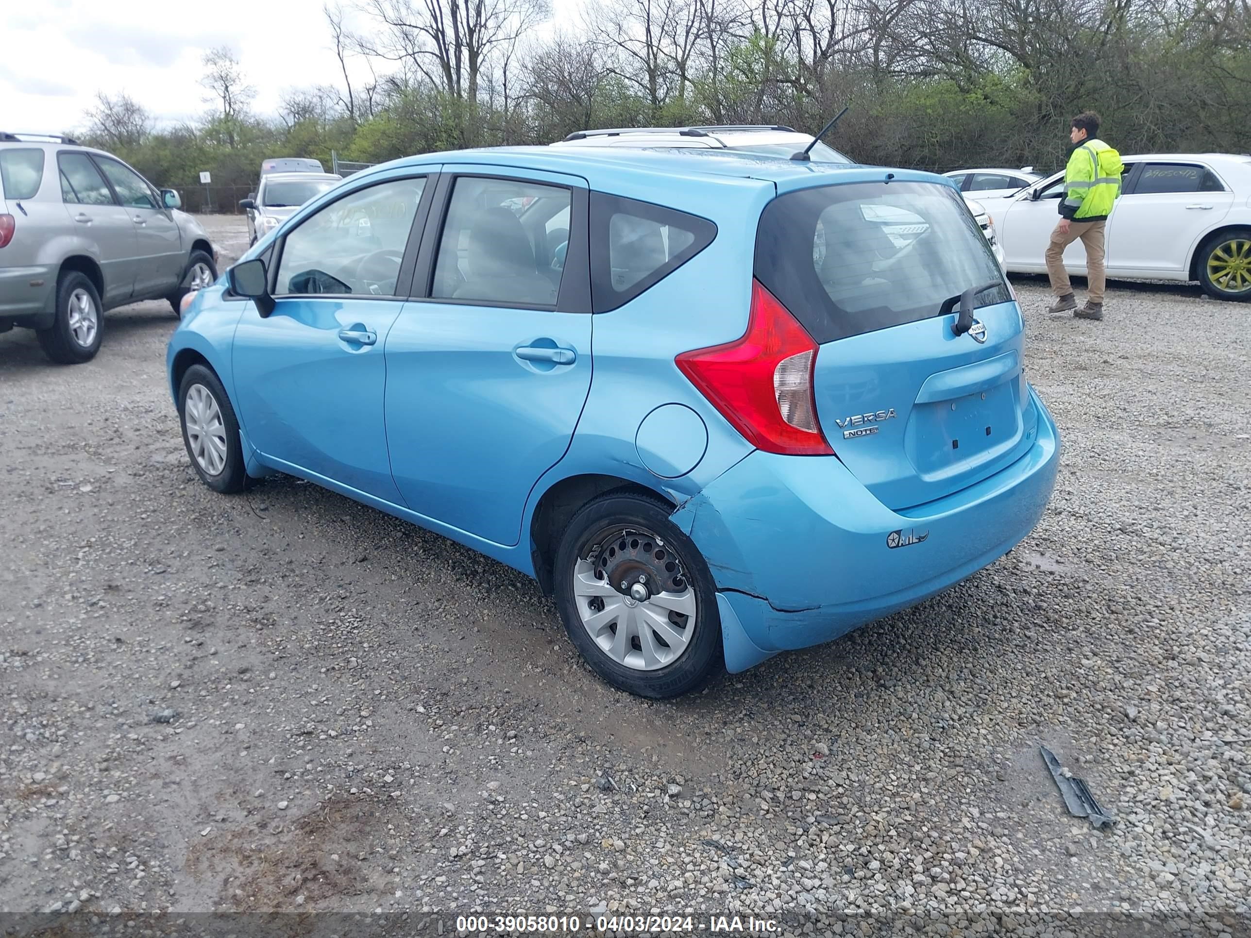 Photo 2 VIN: 3N1CE2CP8FL350333 - NISSAN VERSA 