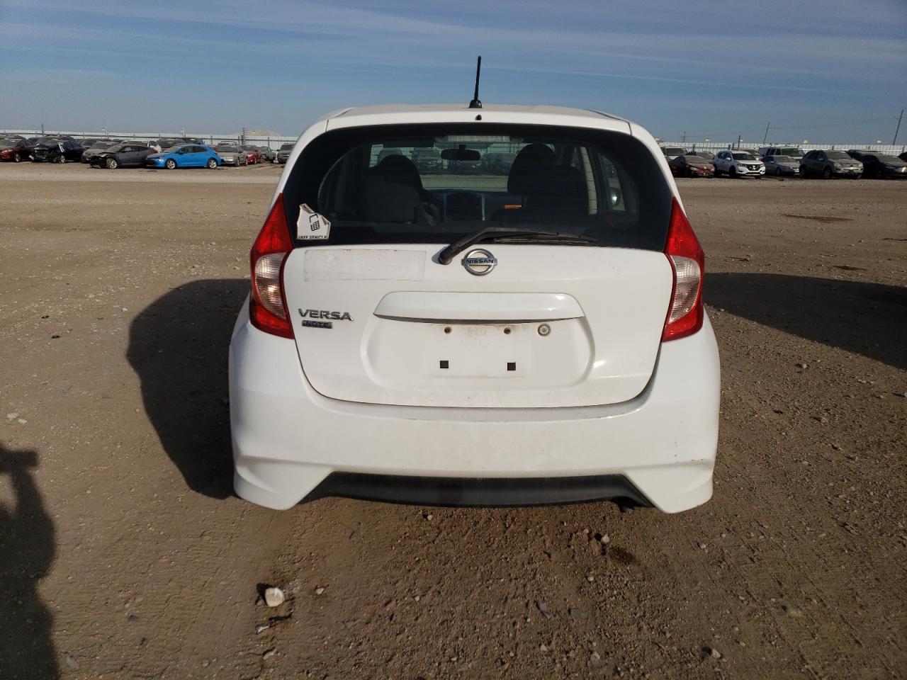 Photo 5 VIN: 3N1CE2CP8JL355282 - NISSAN VERSA 