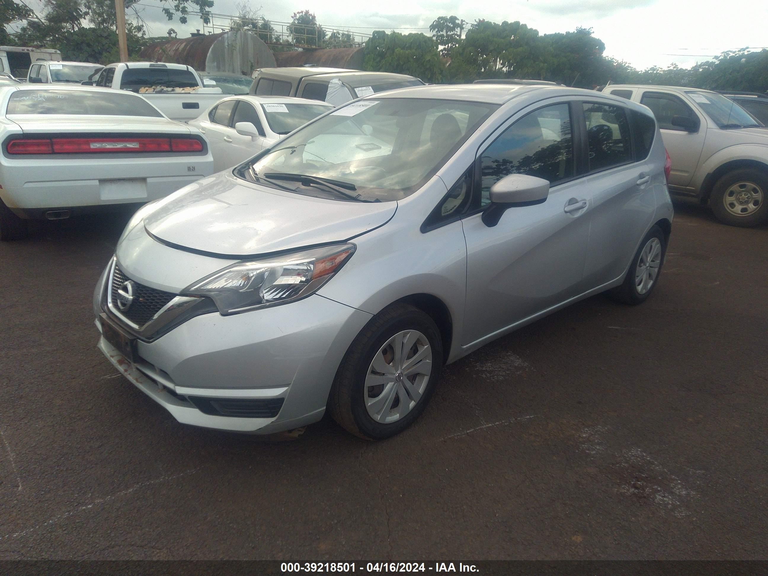 Photo 1 VIN: 3N1CE2CP9JL354187 - NISSAN VERSA 