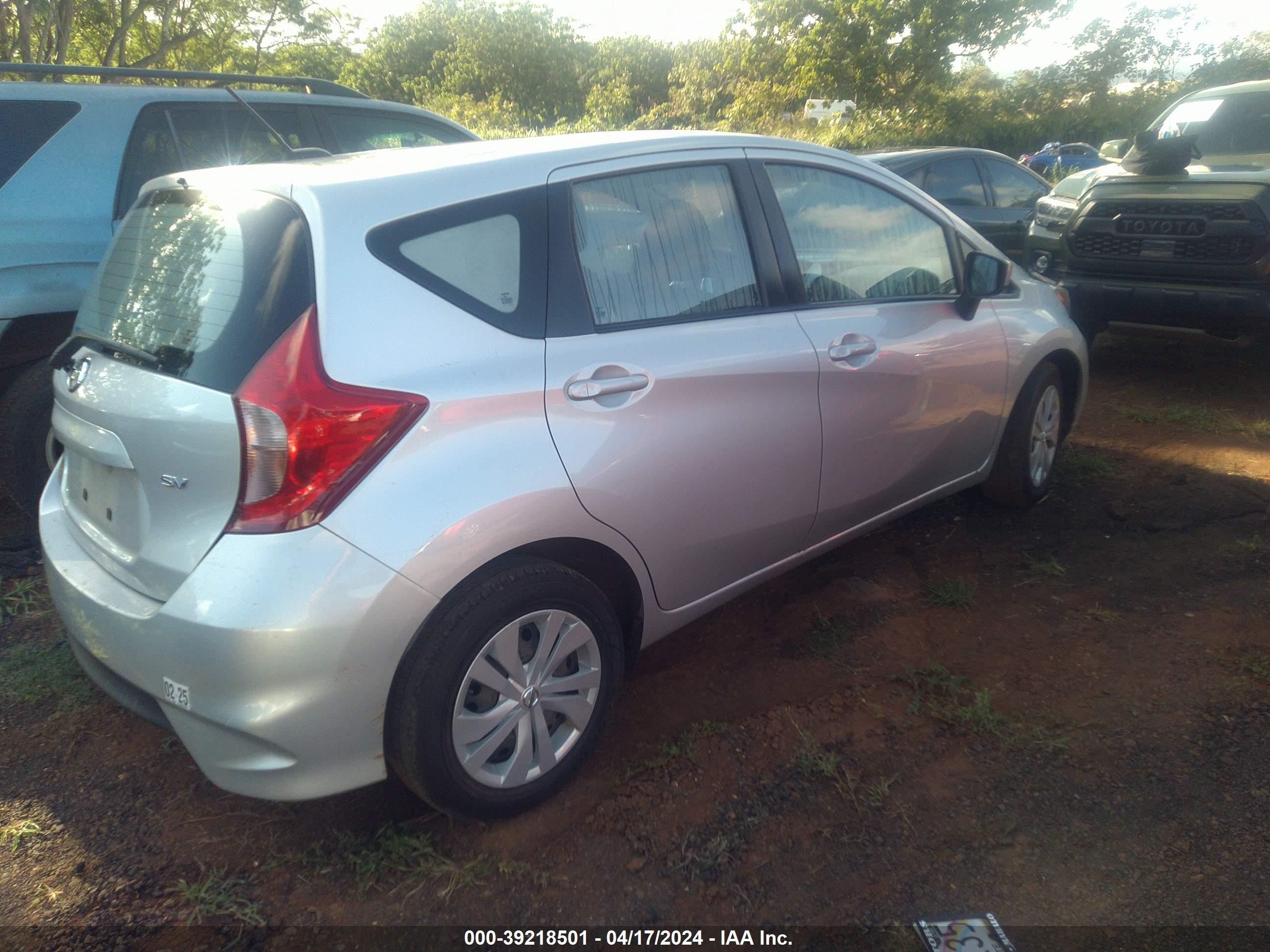 Photo 3 VIN: 3N1CE2CP9JL354187 - NISSAN VERSA 