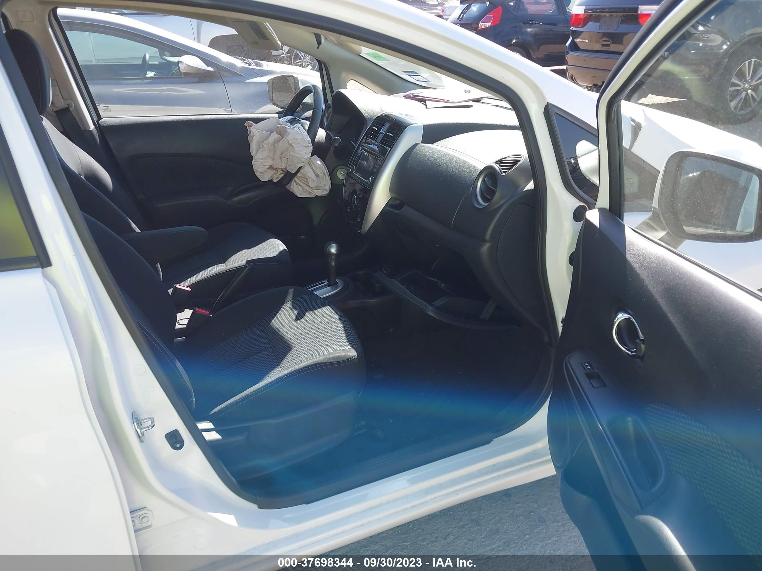 Photo 4 VIN: 3N1CE2CPXJL355641 - NISSAN VERSA 