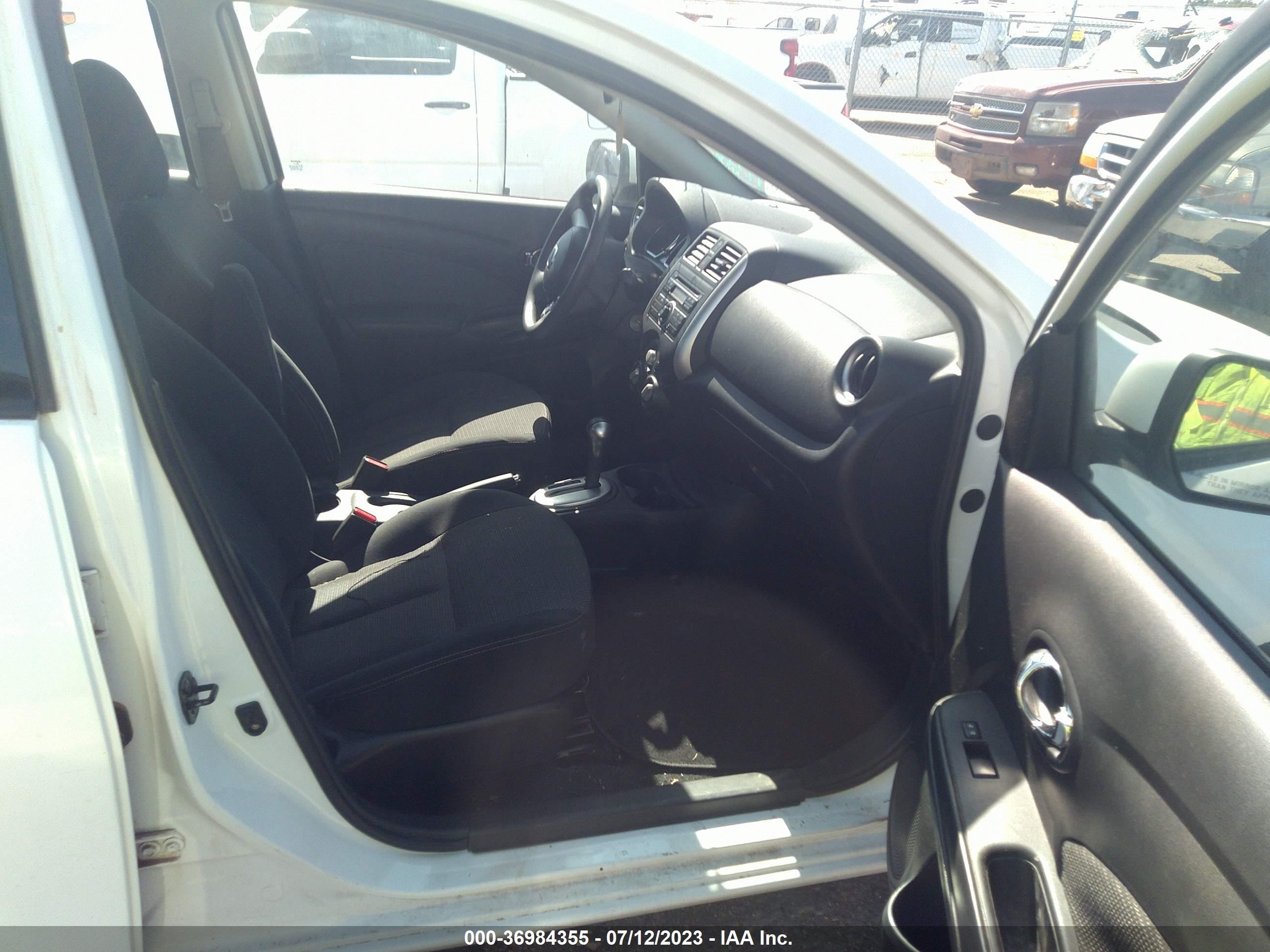 Photo 4 VIN: 3N1CN7AP0EL823348 - NISSAN VERSA 