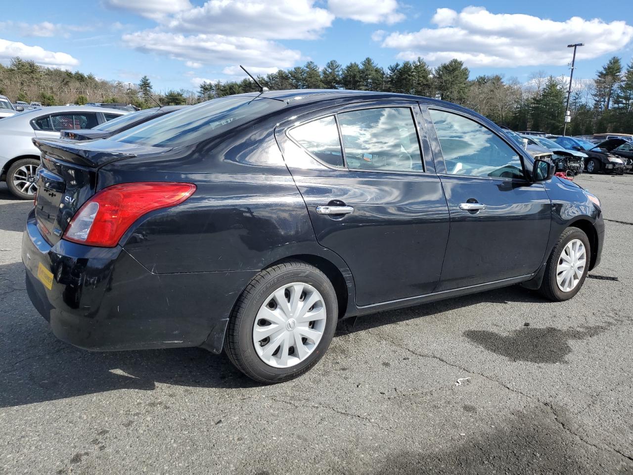 Photo 2 VIN: 3N1CN7AP0FL864239 - NISSAN VERSA 