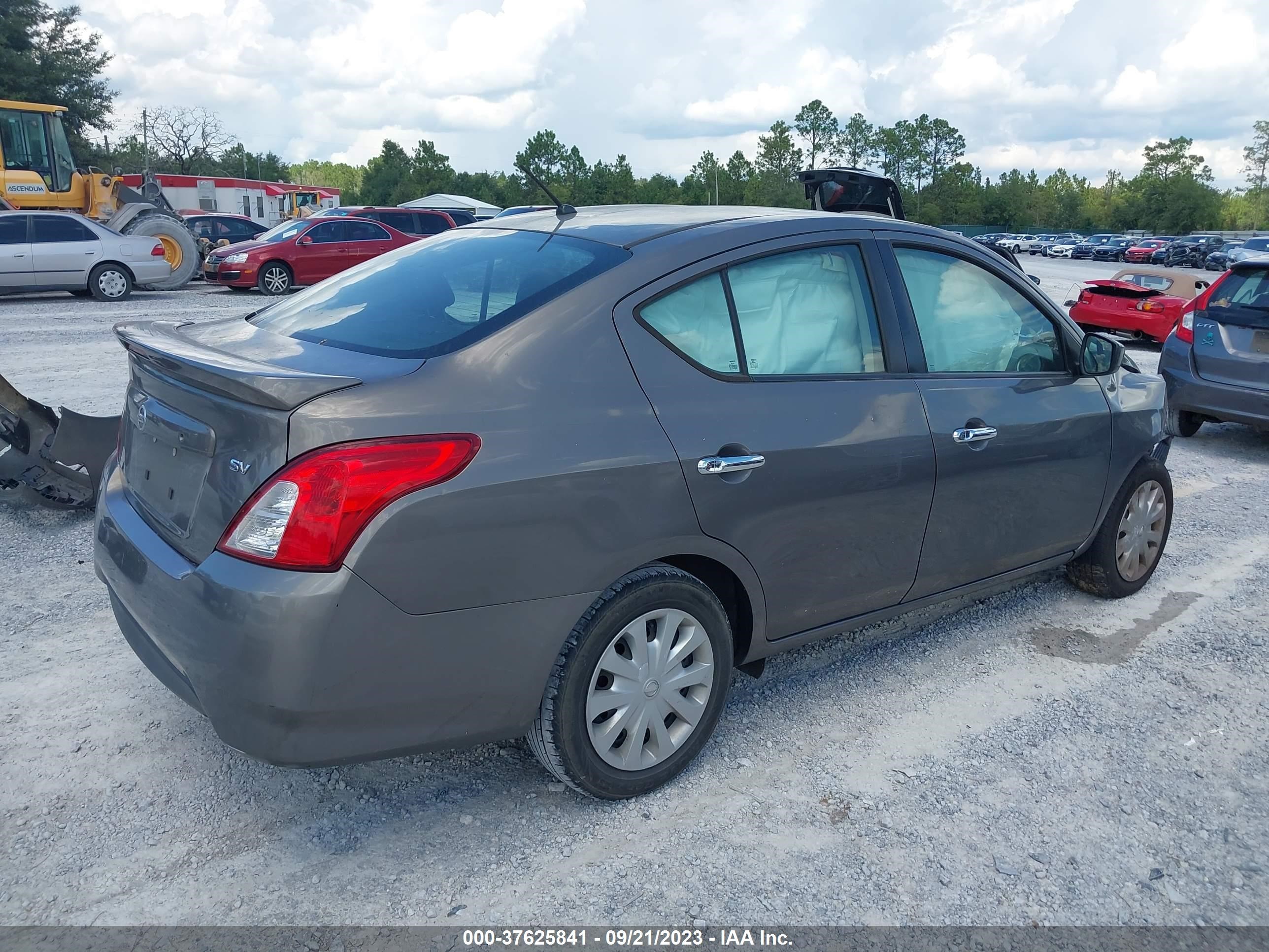 Photo 3 VIN: 3N1CN7AP0HK446949 - NISSAN VERSA 