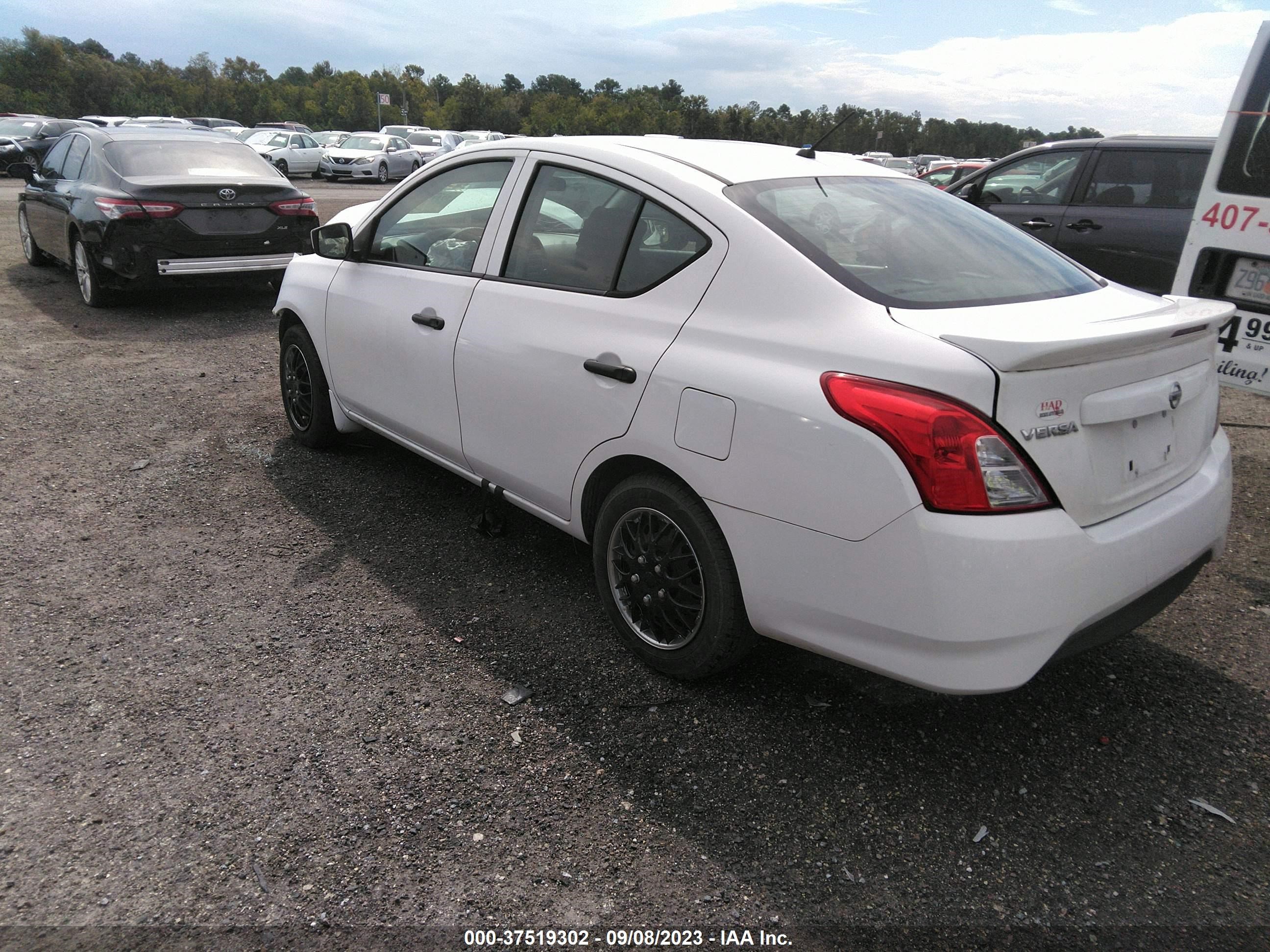 Photo 2 VIN: 3N1CN7AP0HL890682 - NISSAN VERSA 