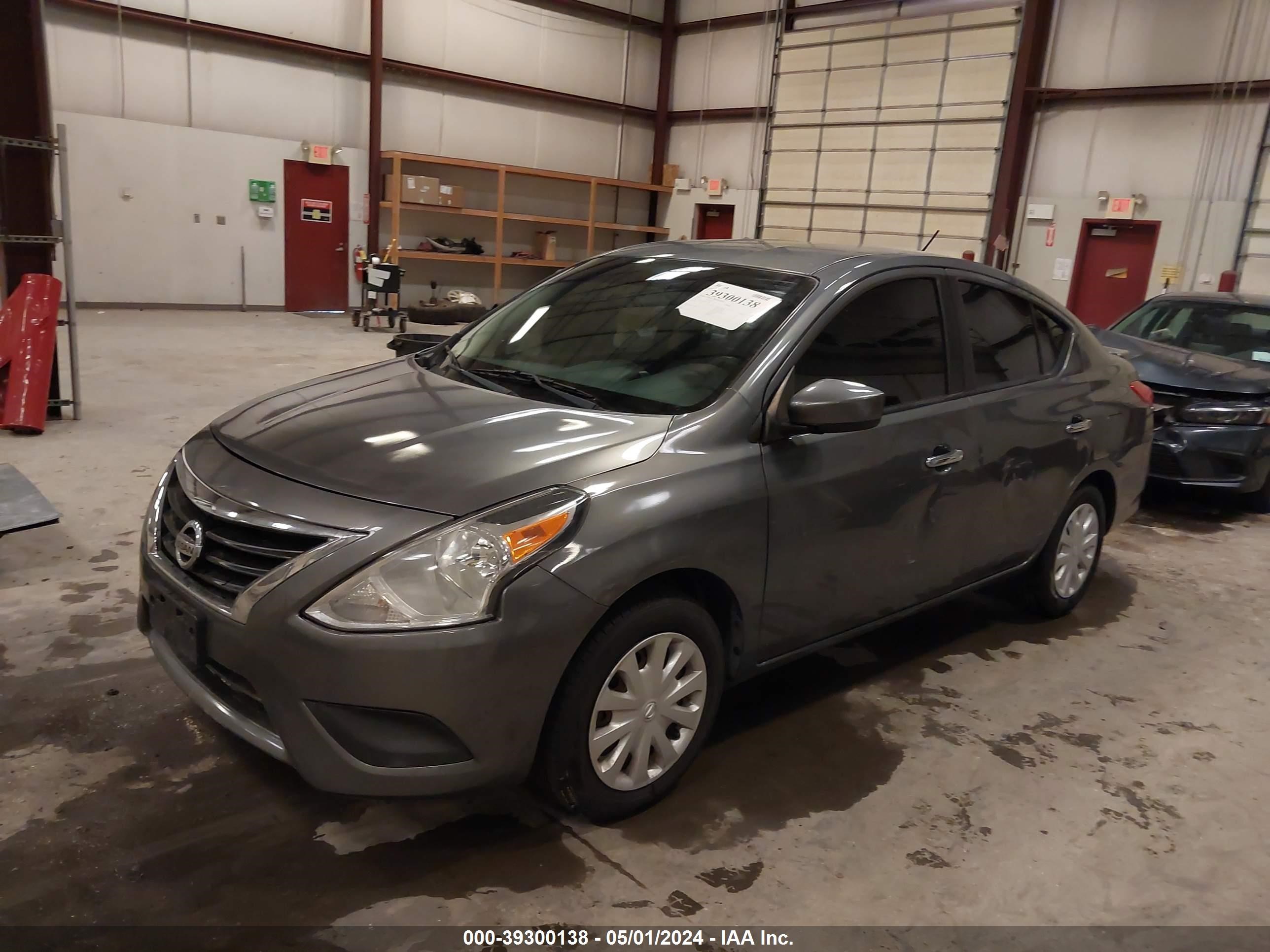 Photo 1 VIN: 3N1CN7AP0JL813302 - NISSAN VERSA 