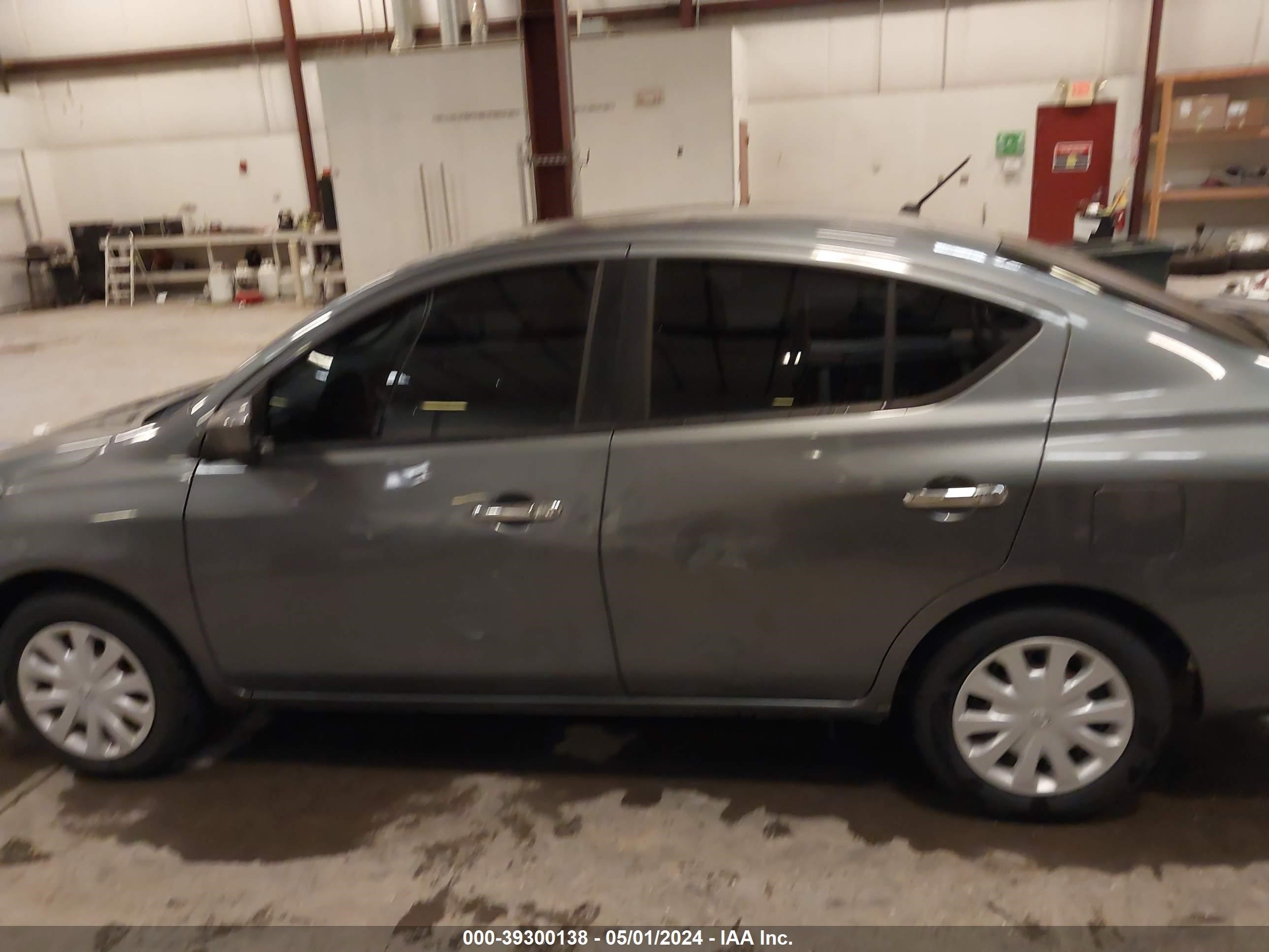 Photo 13 VIN: 3N1CN7AP0JL813302 - NISSAN VERSA 