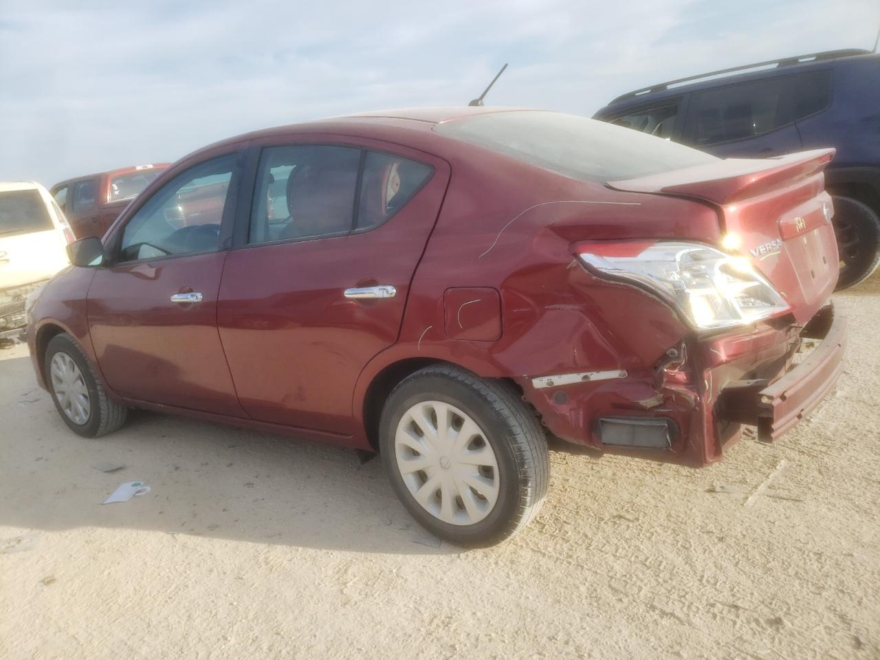 Photo 1 VIN: 3N1CN7AP0JL835798 - NISSAN VERSA 