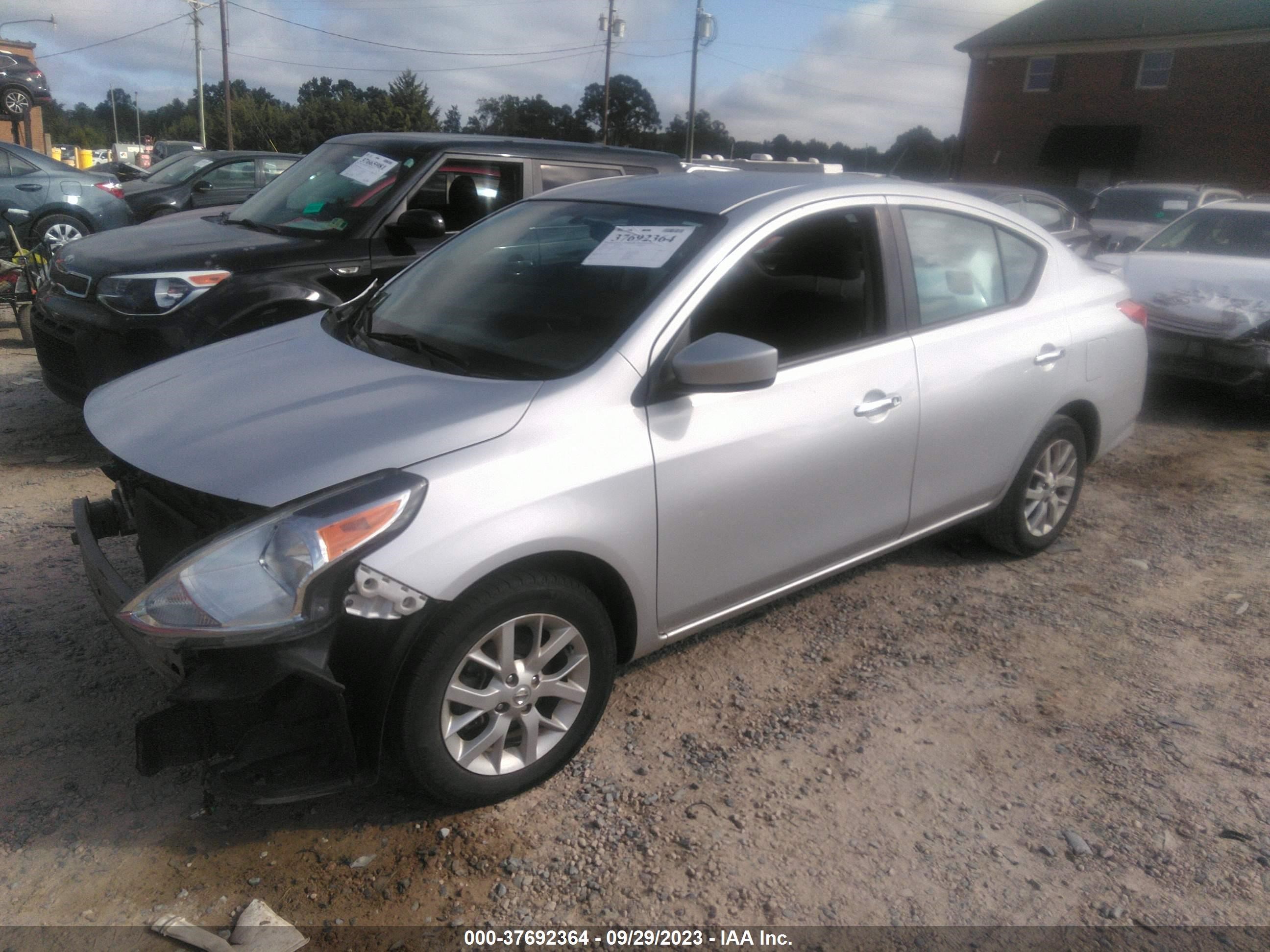 Photo 1 VIN: 3N1CN7AP0JL871457 - NISSAN VERSA 