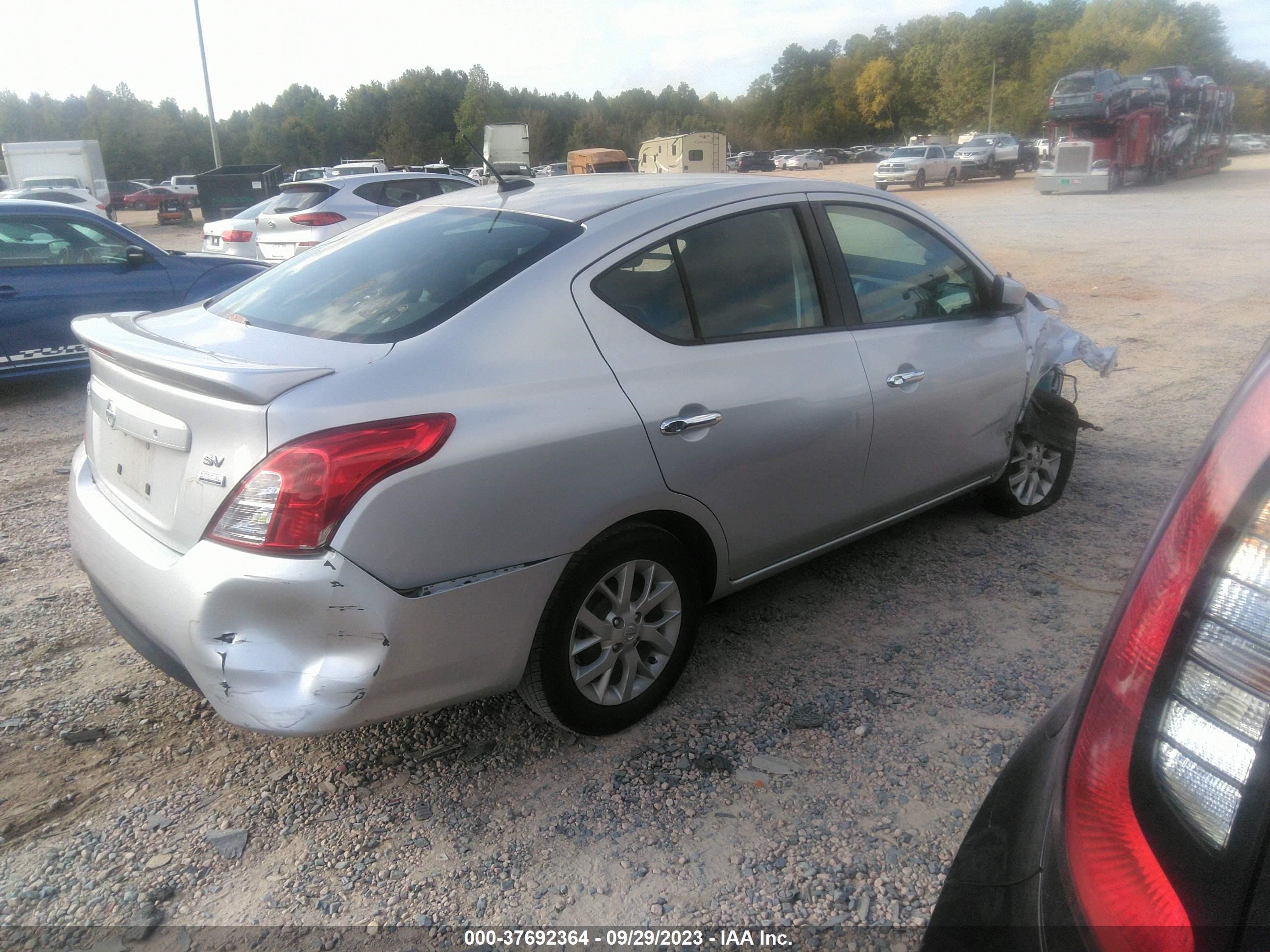 Photo 3 VIN: 3N1CN7AP0JL871457 - NISSAN VERSA 