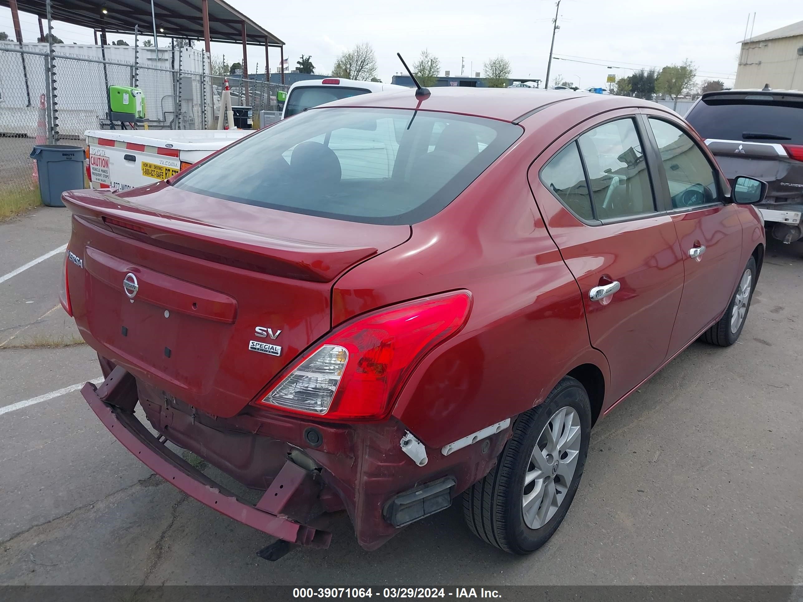 Photo 3 VIN: 3N1CN7AP0JL879154 - NISSAN VERSA 