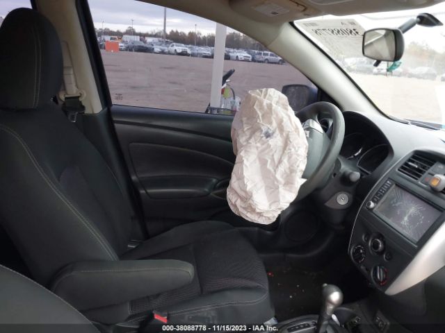 Photo 4 VIN: 3N1CN7AP0JL882202 - NISSAN VERSA 