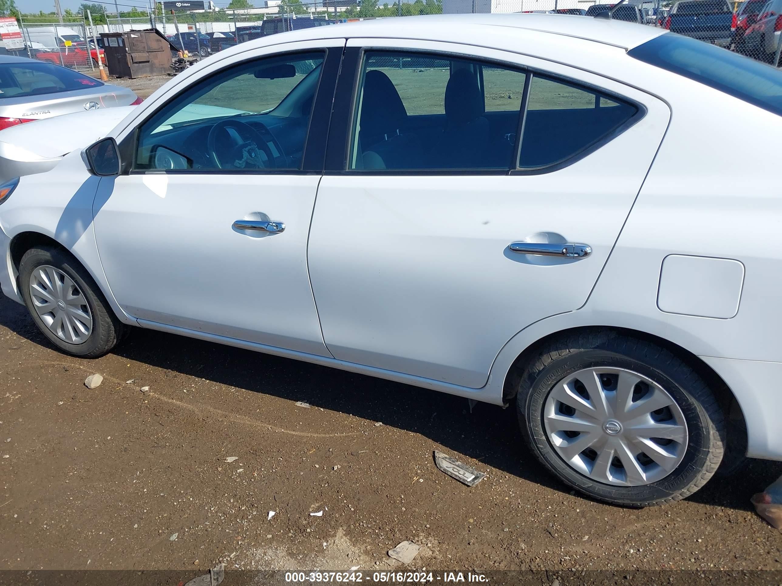 Photo 13 VIN: 3N1CN7AP0KL834085 - NISSAN VERSA 