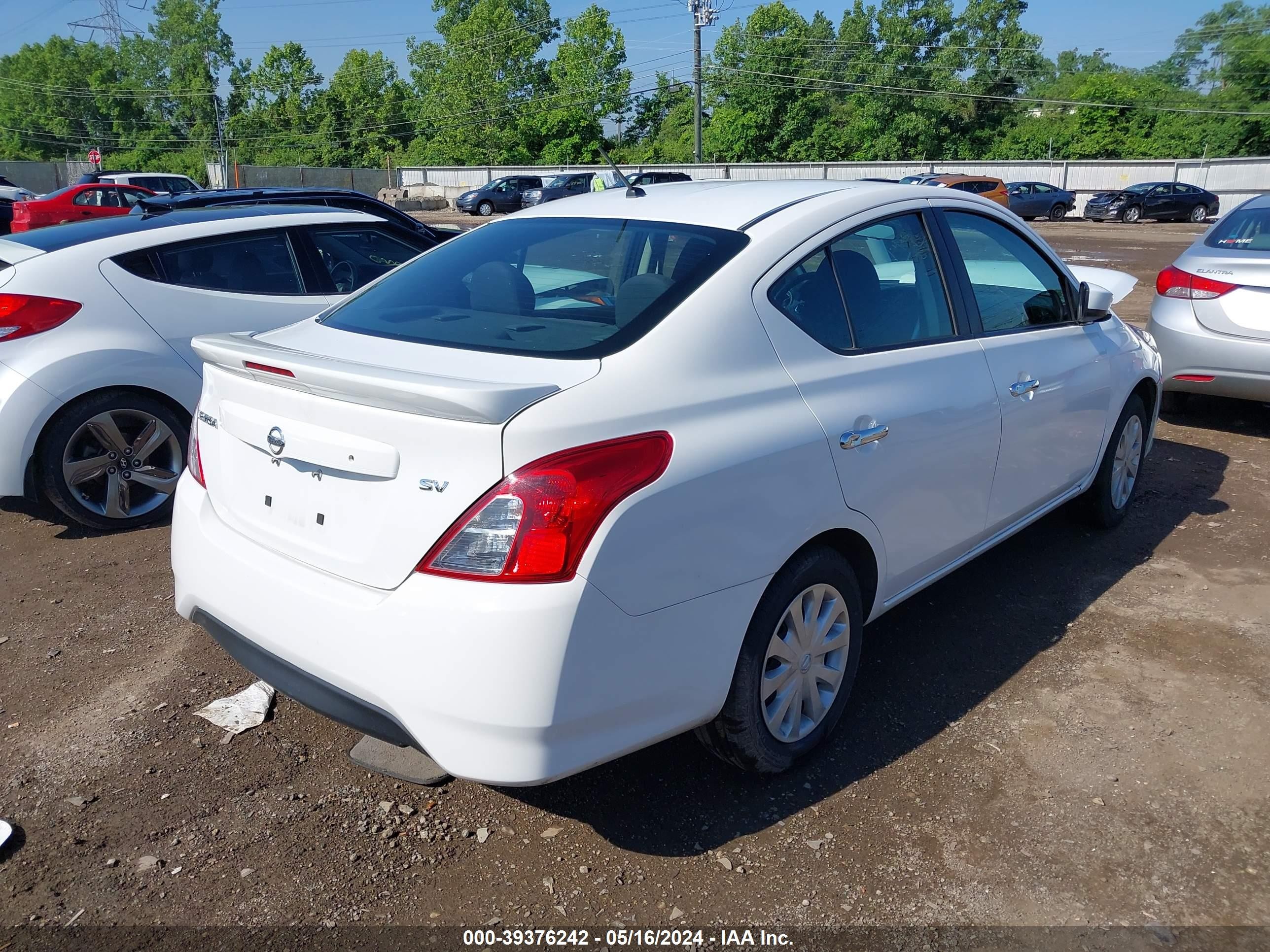 Photo 3 VIN: 3N1CN7AP0KL834085 - NISSAN VERSA 