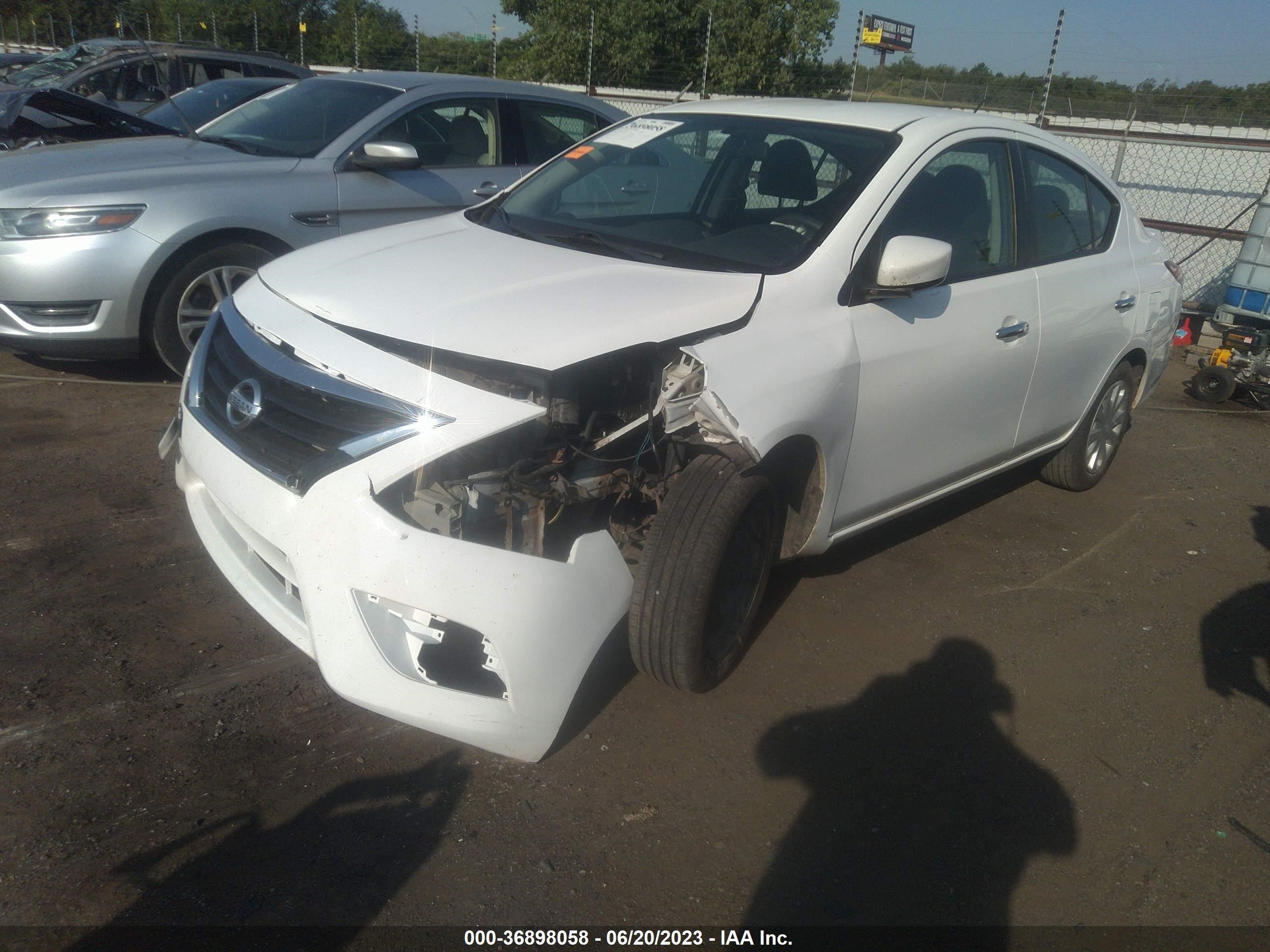 Photo 1 VIN: 3N1CN7AP0KL852327 - NISSAN VERSA 