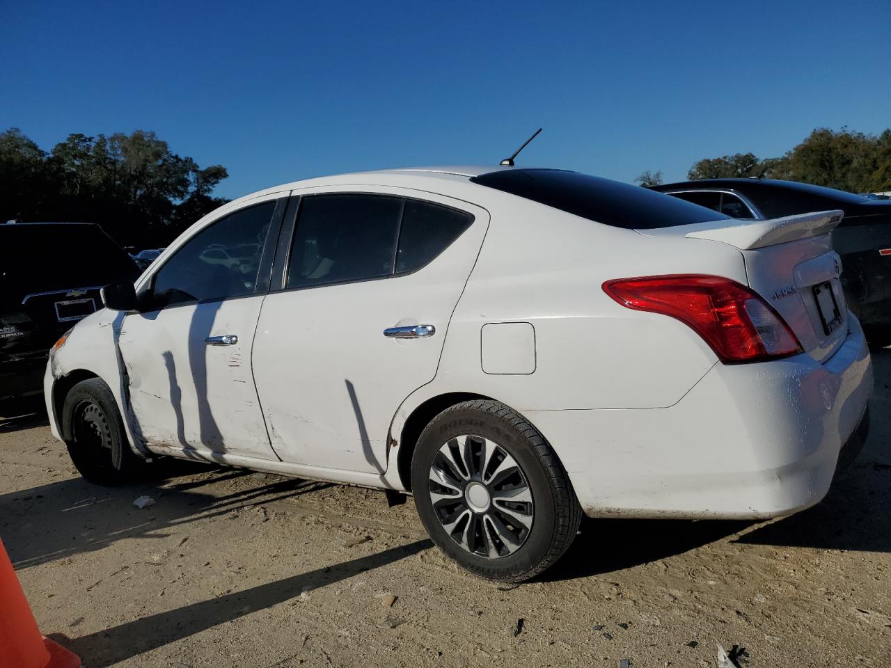 Photo 1 VIN: 3N1CN7AP0KL859360 - NISSAN VERSA 