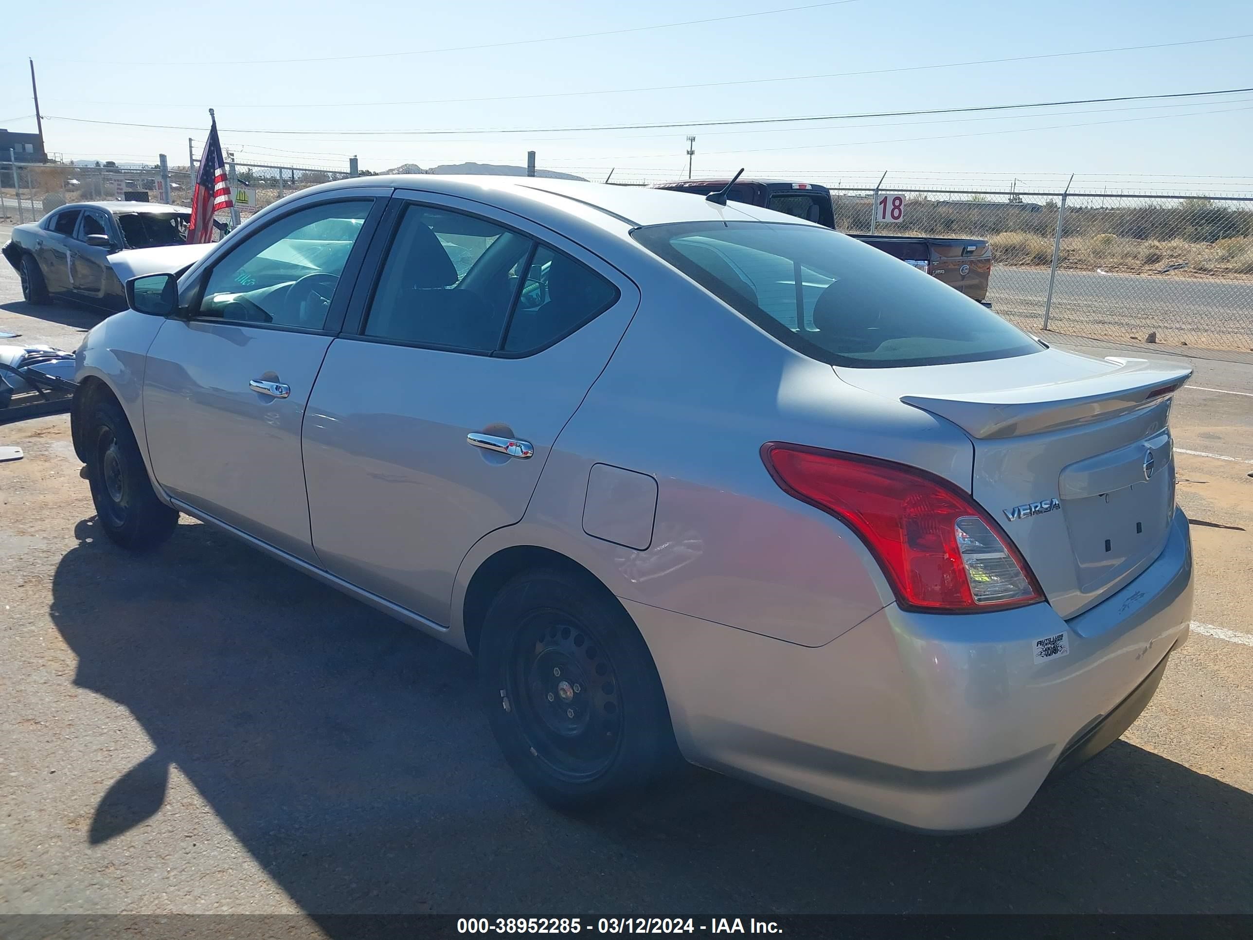 Photo 2 VIN: 3N1CN7AP0KL869242 - NISSAN VERSA 