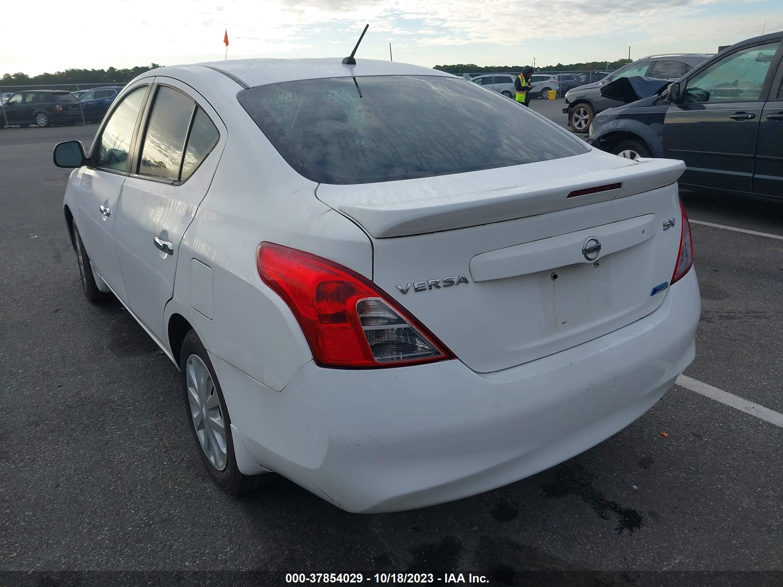 Photo 2 VIN: 3N1CN7AP1DL895576 - NISSAN VERSA 