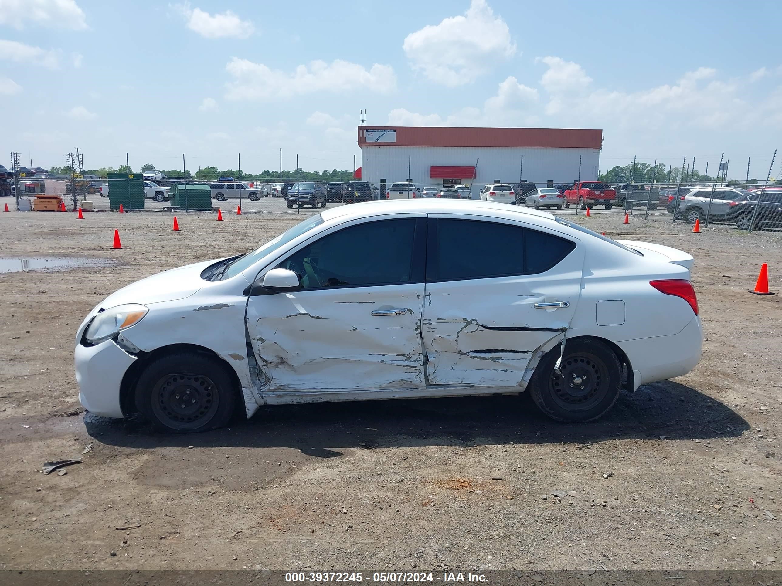 Photo 13 VIN: 3N1CN7AP1EL808101 - NISSAN VERSA 