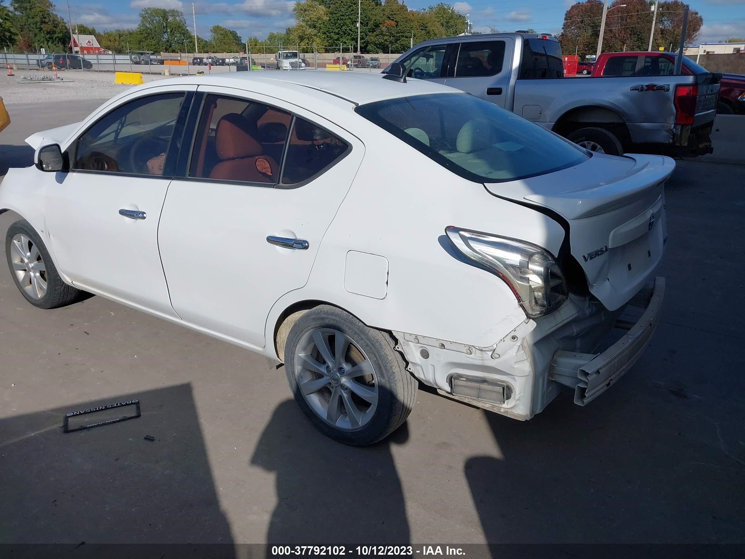 Photo 2 VIN: 3N1CN7AP1EL851093 - NISSAN VERSA 