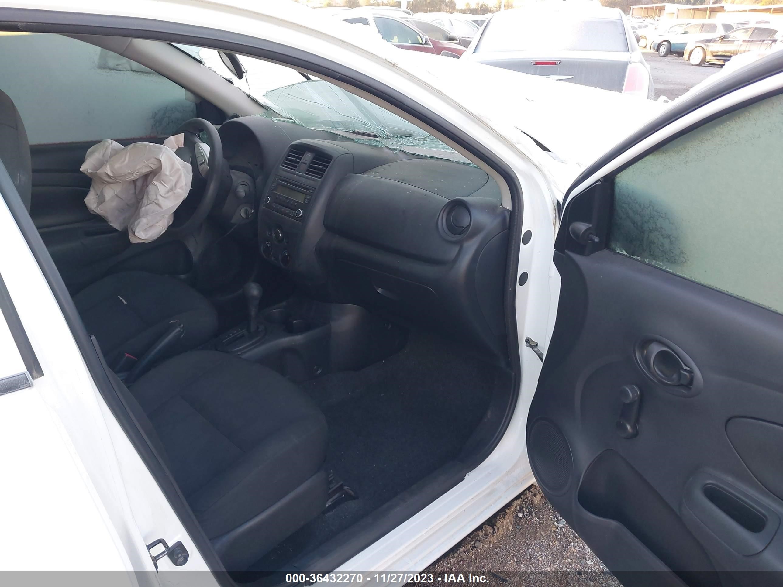 Photo 4 VIN: 3N1CN7AP1FL922181 - NISSAN VERSA 