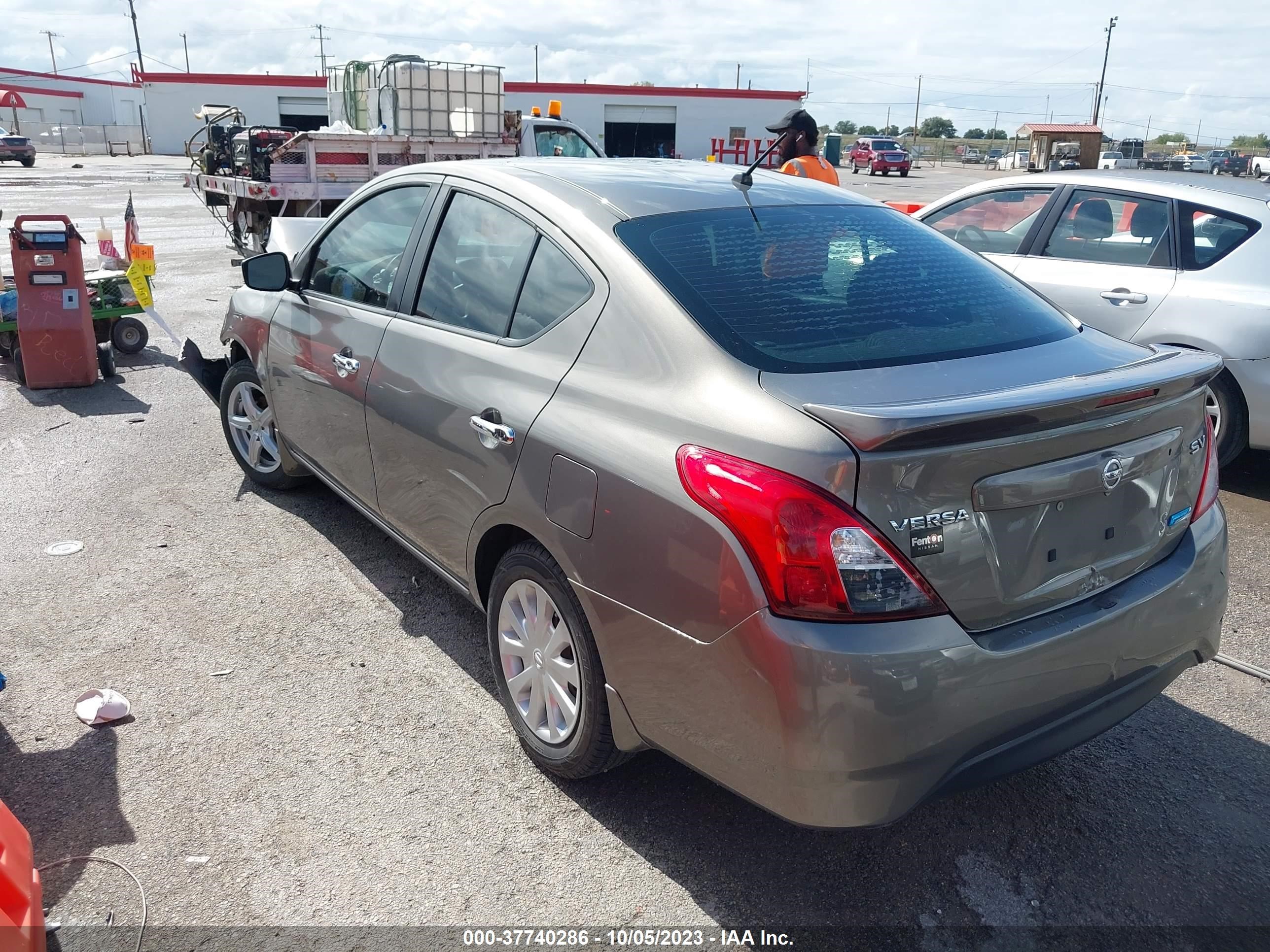 Photo 2 VIN: 3N1CN7AP1GL869824 - NISSAN VERSA 