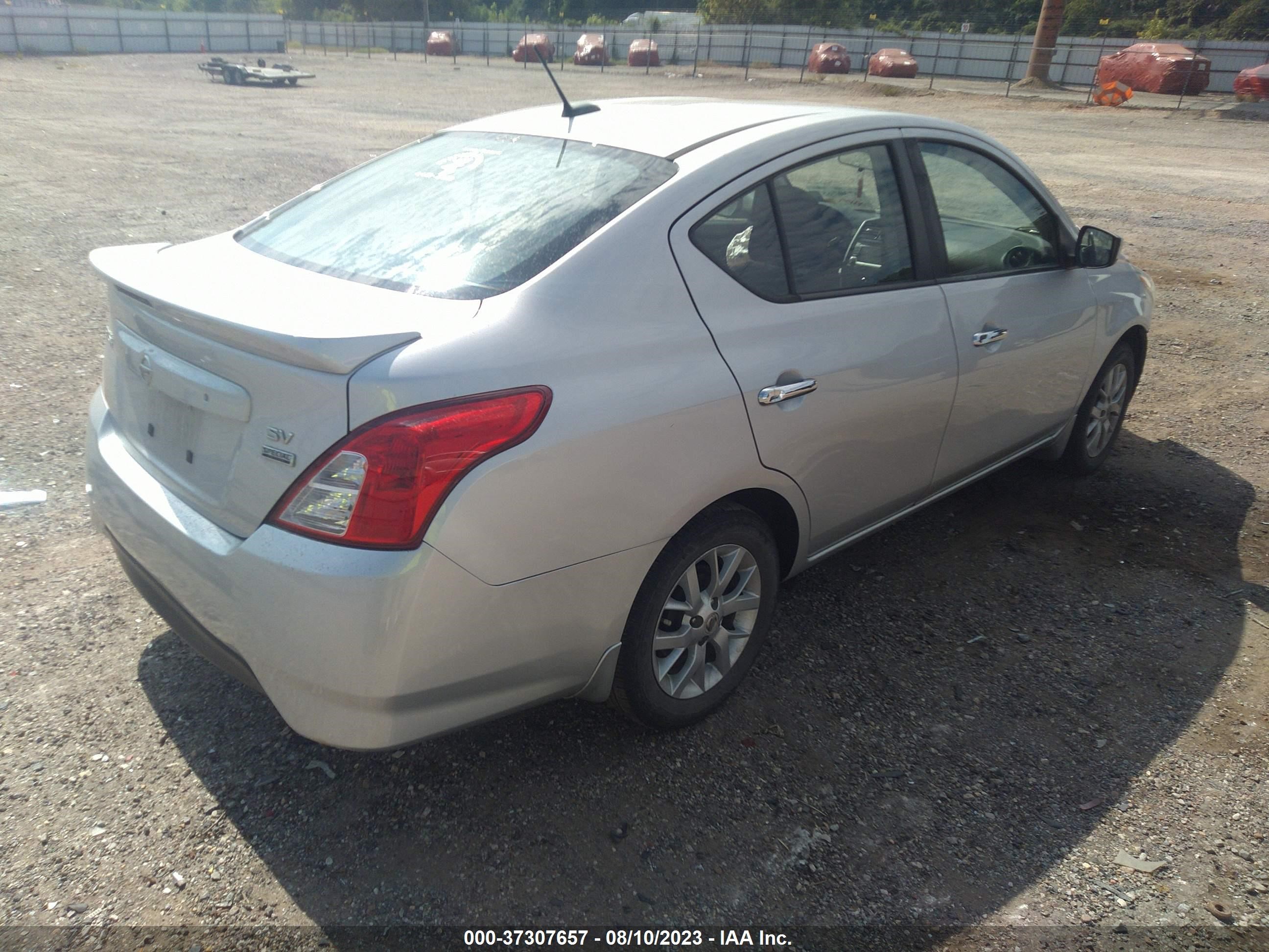 Photo 3 VIN: 3N1CN7AP1JL811932 - NISSAN VERSA 