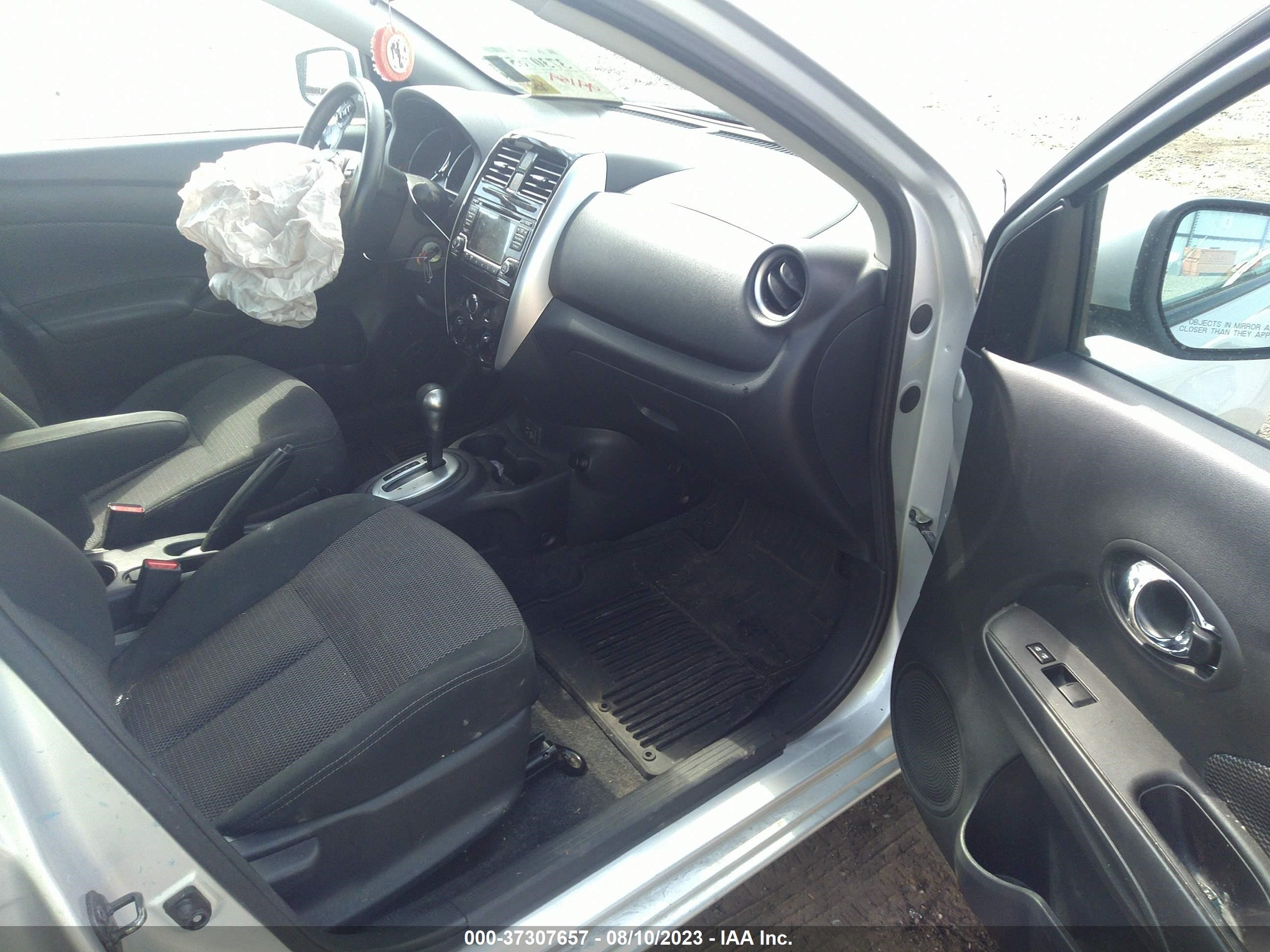 Photo 4 VIN: 3N1CN7AP1JL811932 - NISSAN VERSA 