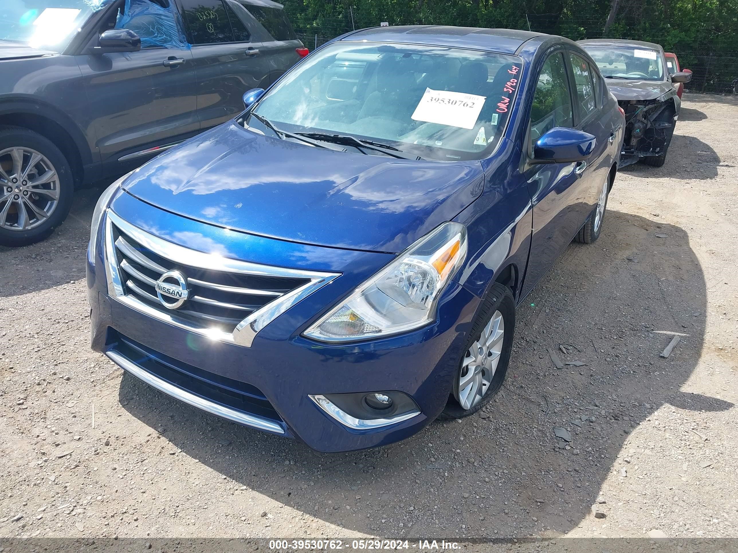 Photo 1 VIN: 3N1CN7AP1JL815561 - NISSAN VERSA 