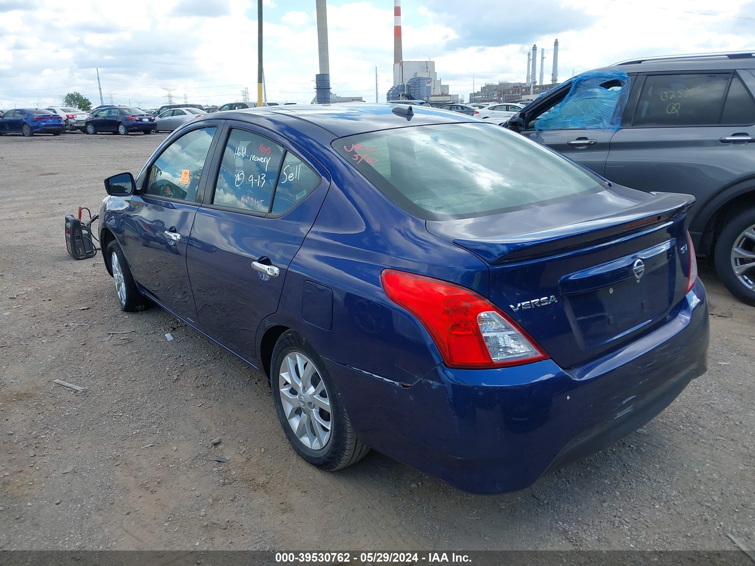 Photo 2 VIN: 3N1CN7AP1JL815561 - NISSAN VERSA 