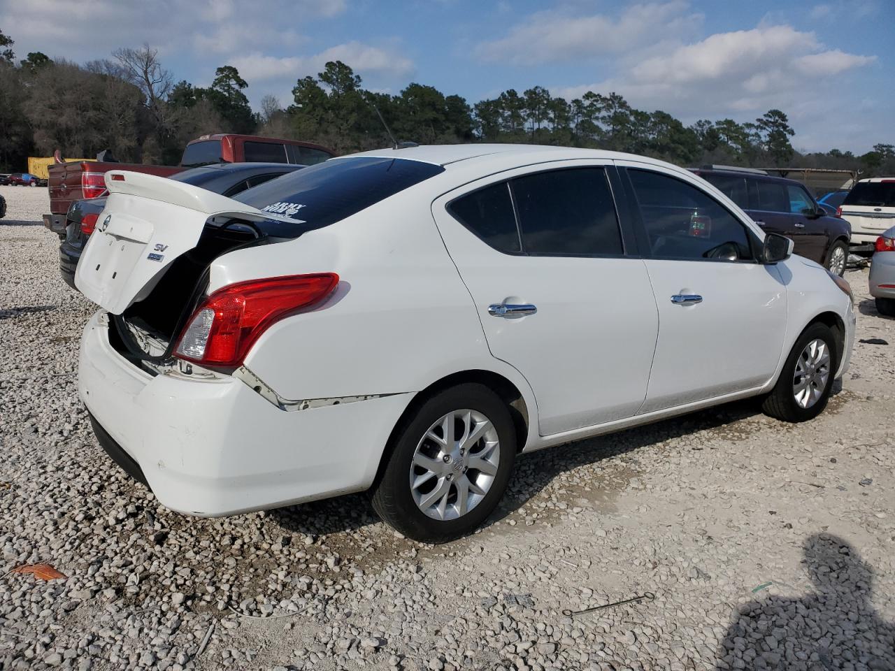 Photo 2 VIN: 3N1CN7AP1JL832831 - NISSAN VERSA 