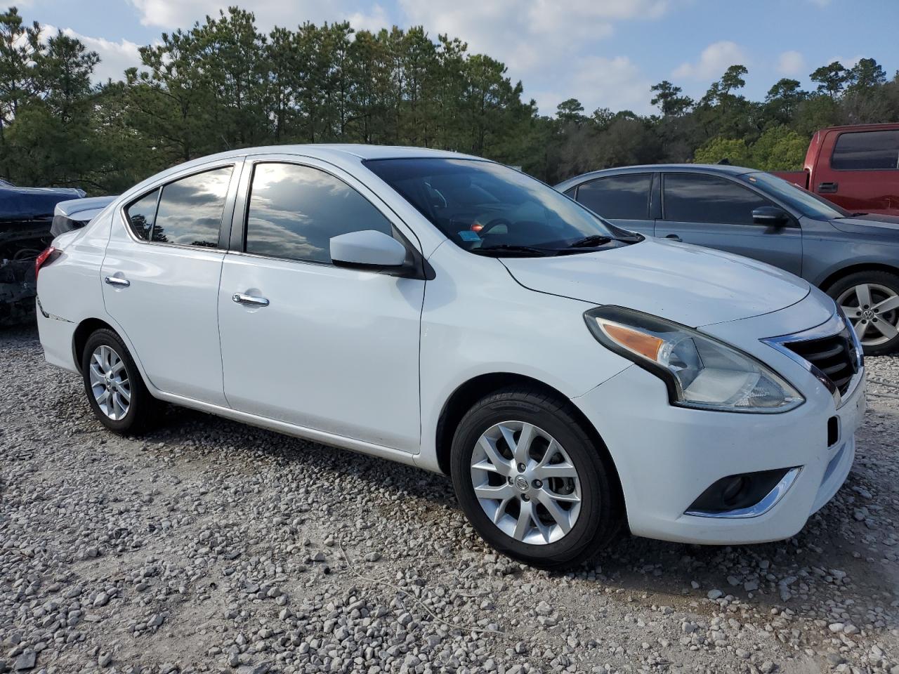 Photo 3 VIN: 3N1CN7AP1JL832831 - NISSAN VERSA 