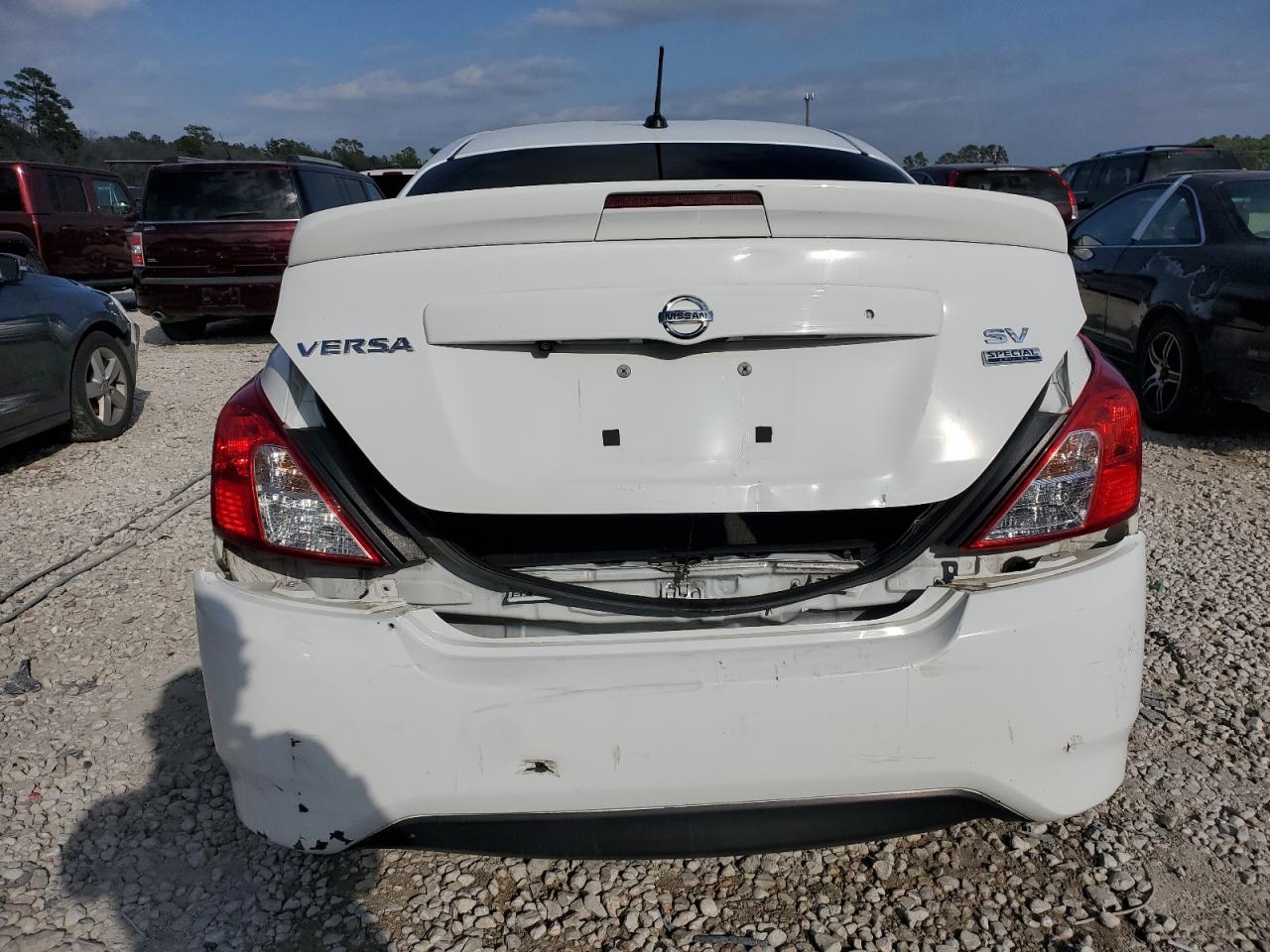 Photo 5 VIN: 3N1CN7AP1JL832831 - NISSAN VERSA 