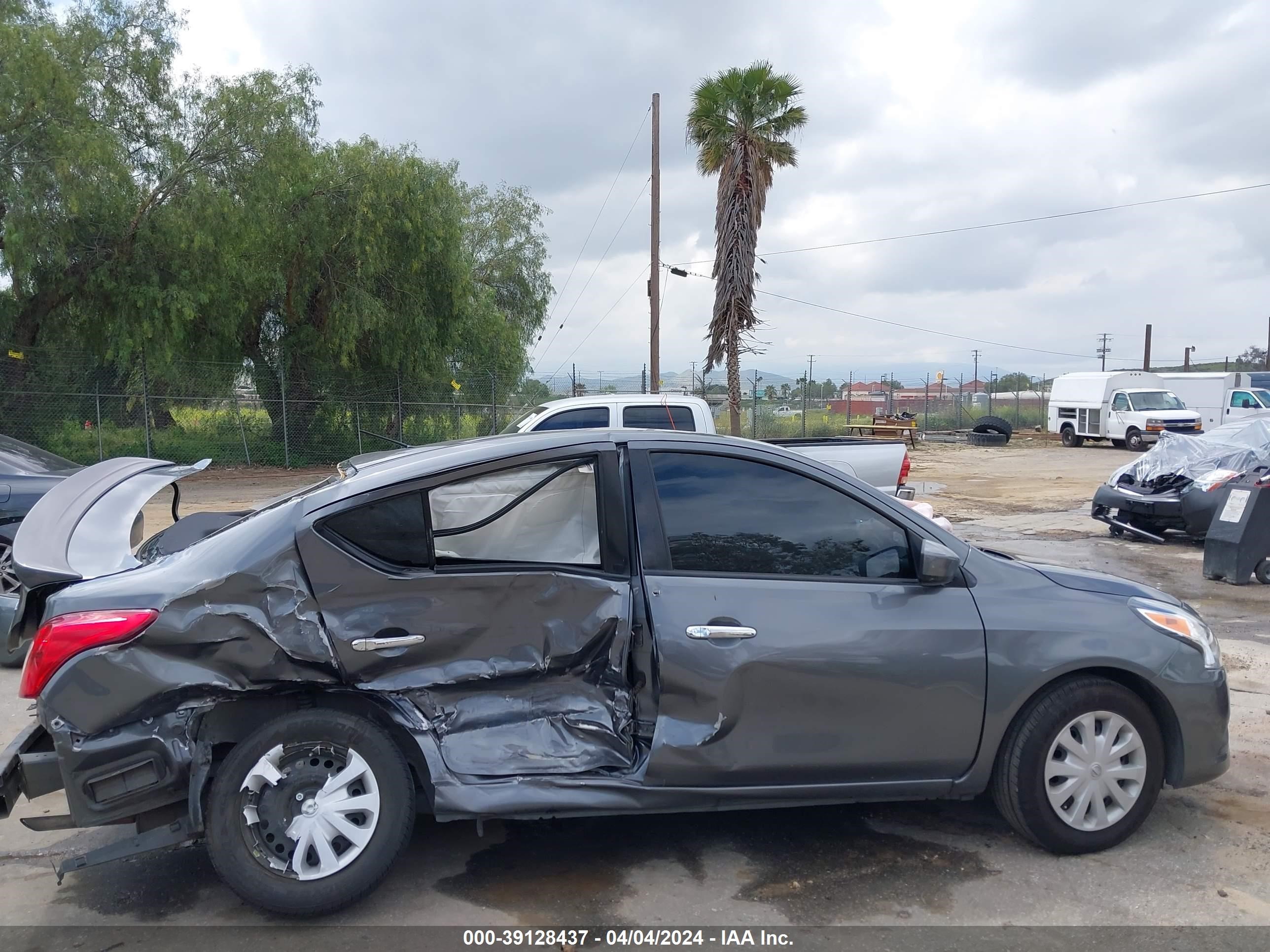 Photo 12 VIN: 3N1CN7AP1JL853596 - NISSAN VERSA 