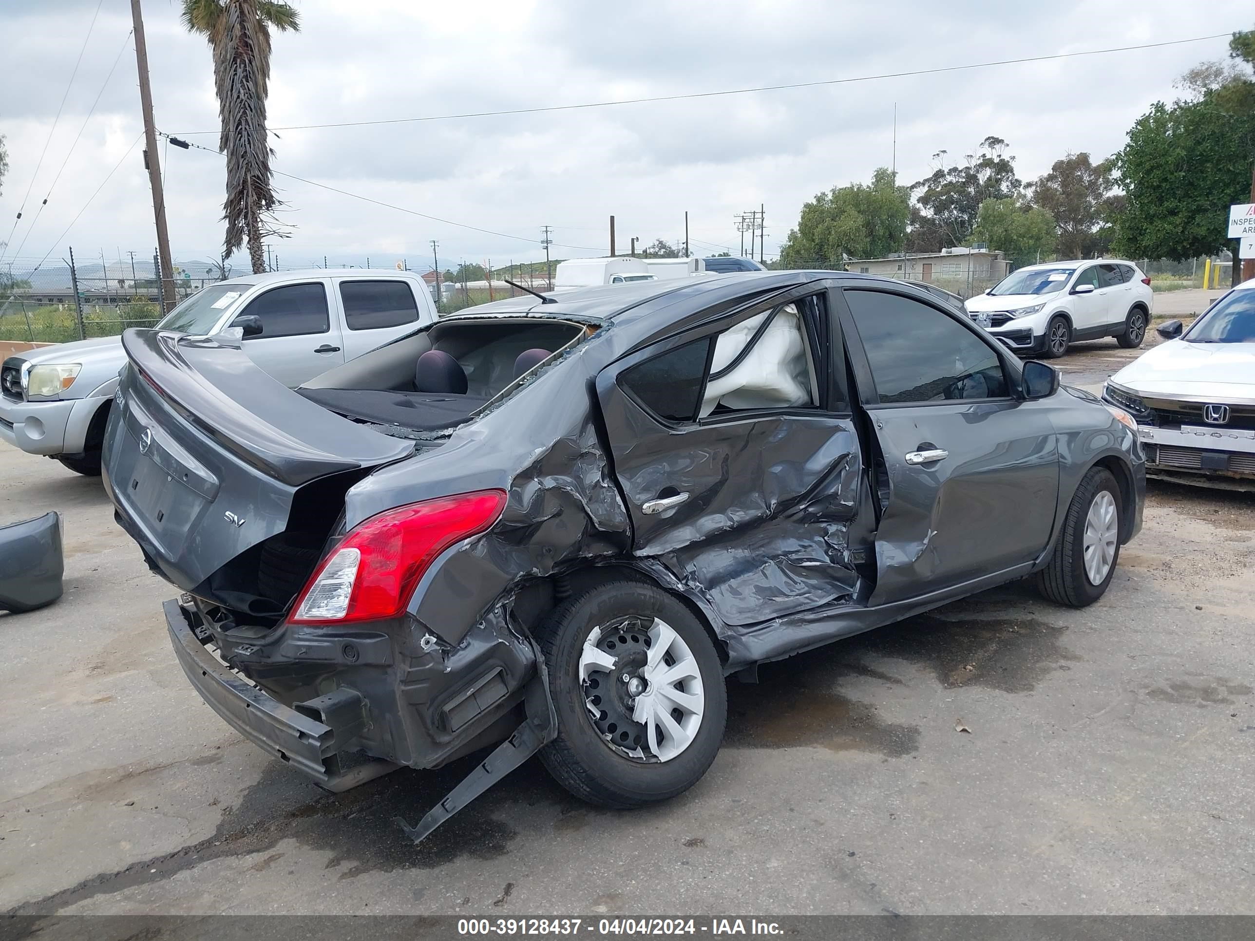 Photo 3 VIN: 3N1CN7AP1JL853596 - NISSAN VERSA 