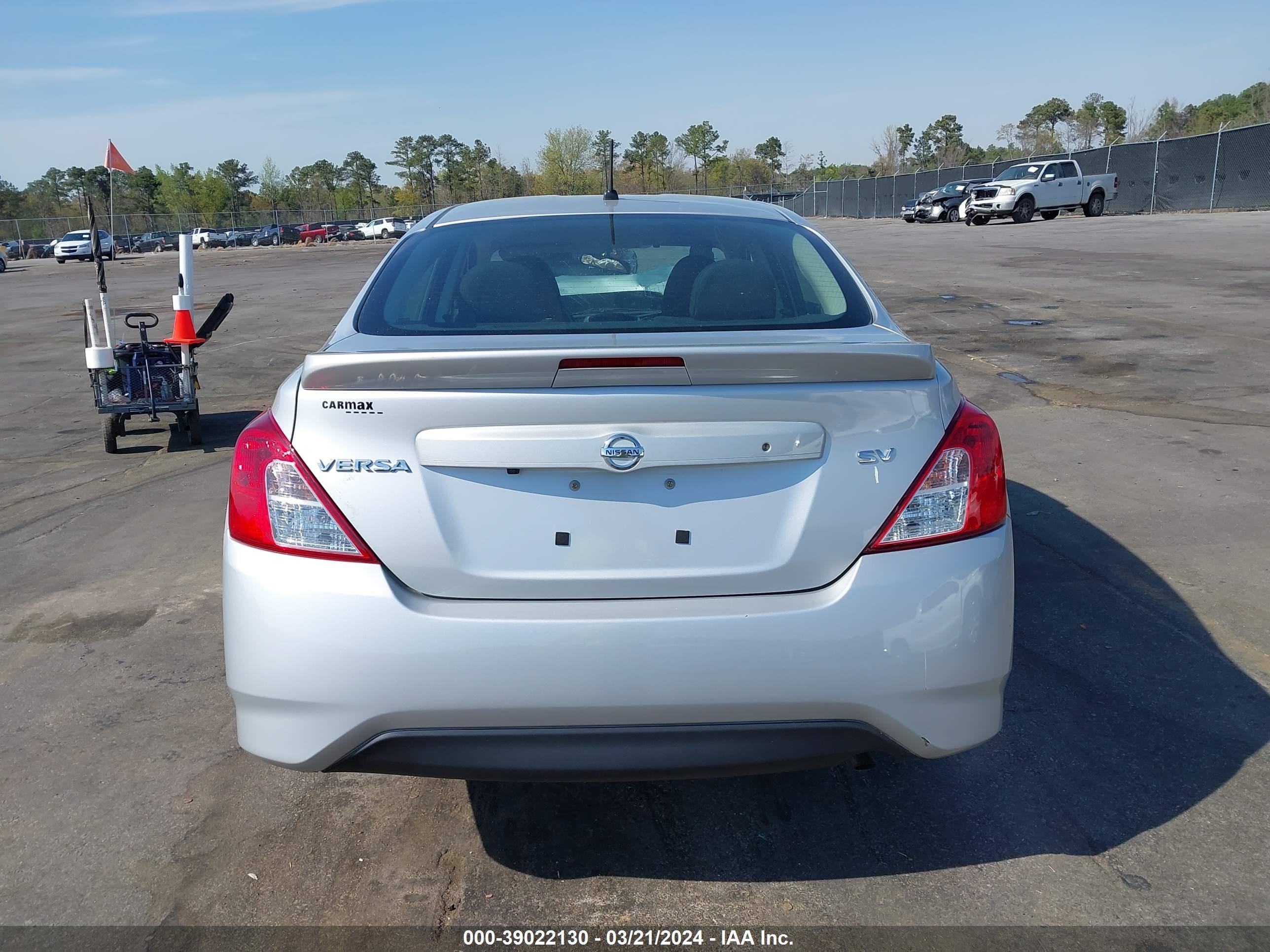 Photo 16 VIN: 3N1CN7AP1JL882984 - NISSAN VERSA 