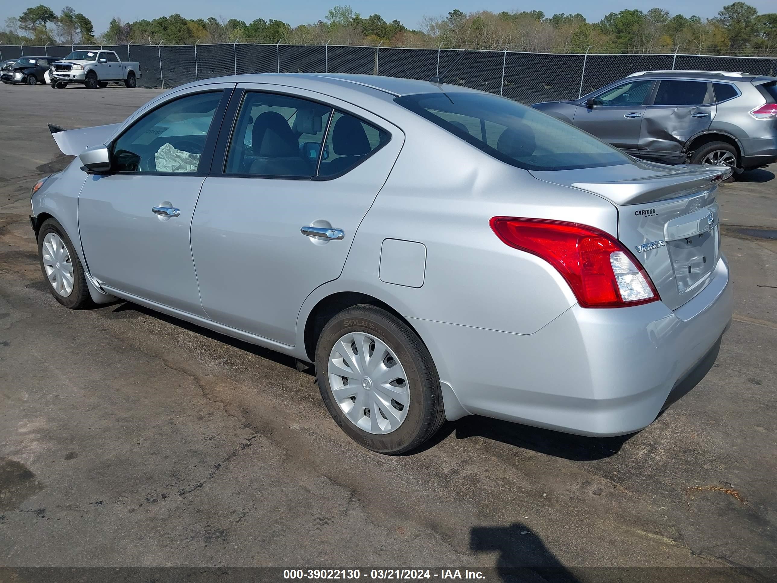 Photo 2 VIN: 3N1CN7AP1JL882984 - NISSAN VERSA 