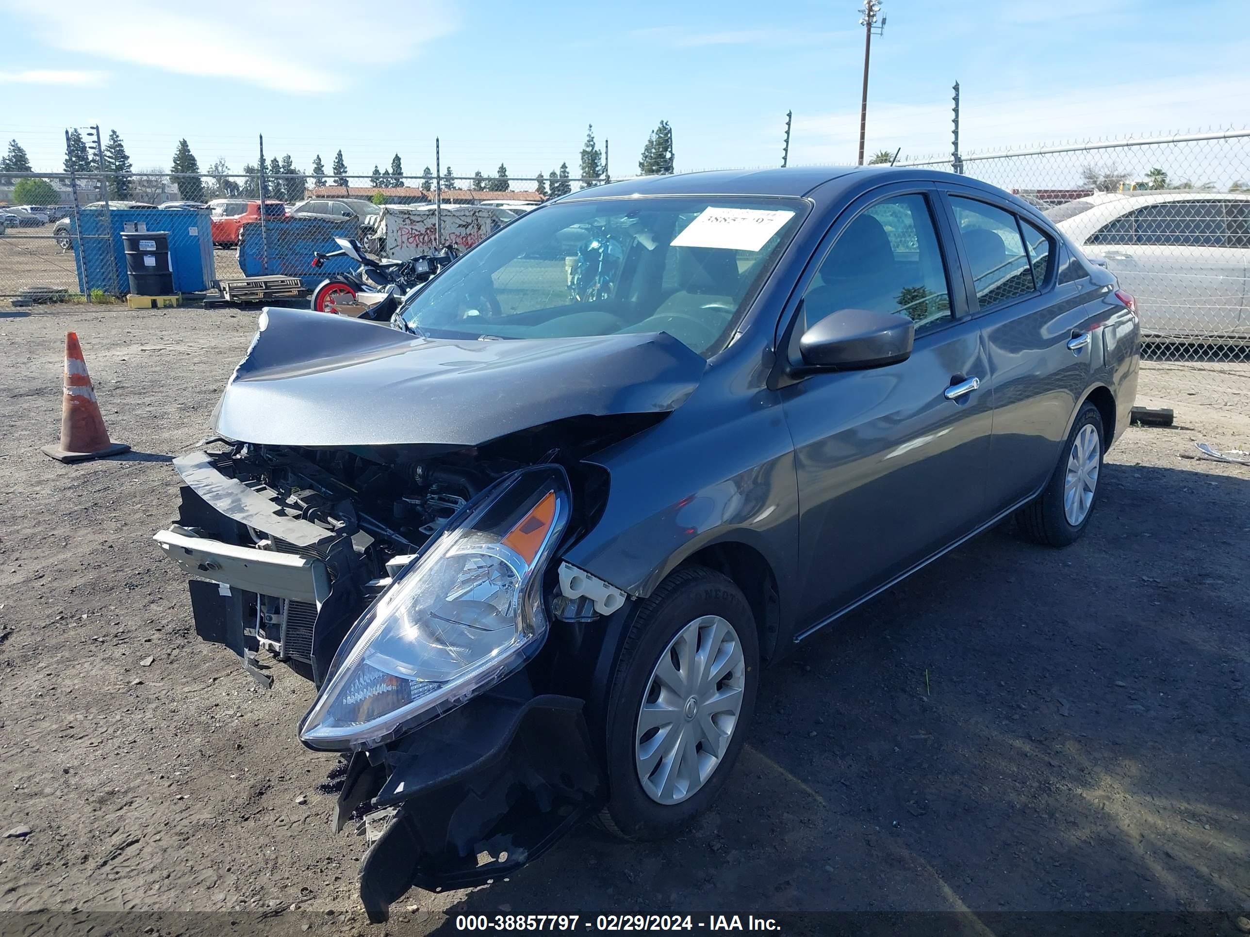 Photo 1 VIN: 3N1CN7AP1KL867967 - NISSAN VERSA 